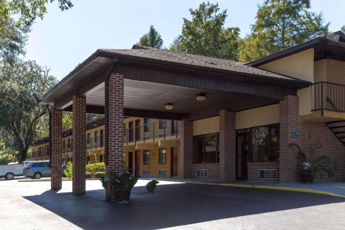 Howard Johnson by Wyndham Tallahassee featured exterior or lobby in Tallahassee, FL — similar hotel