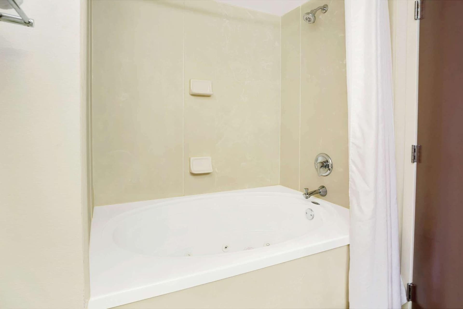 Wingate by Wyndham Raleigh Durham / Airport gallery photo in Durham, NC — image 15