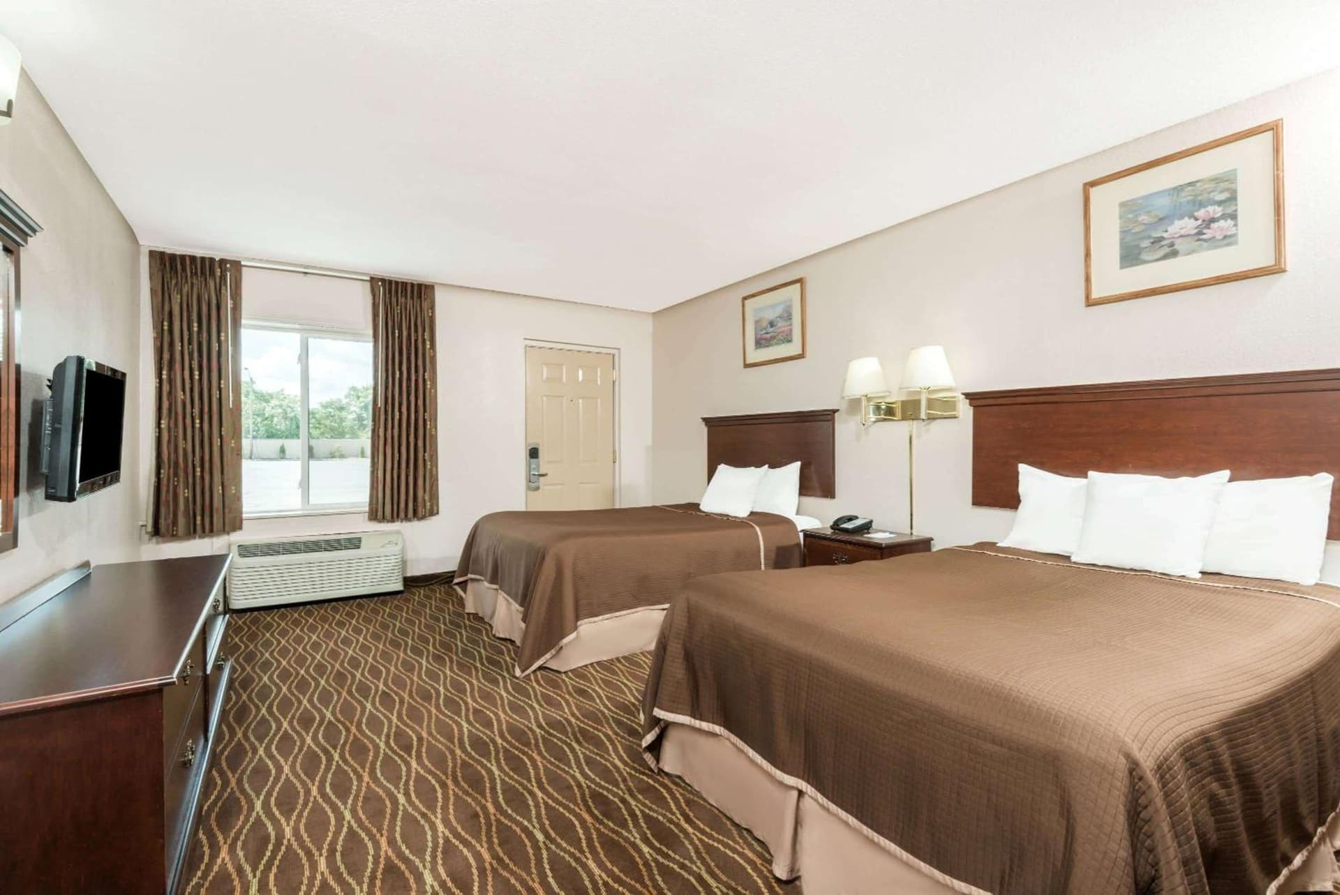 Howard Johnson by Wyndham Springfield gallery photo in Springfield, MA — image 4