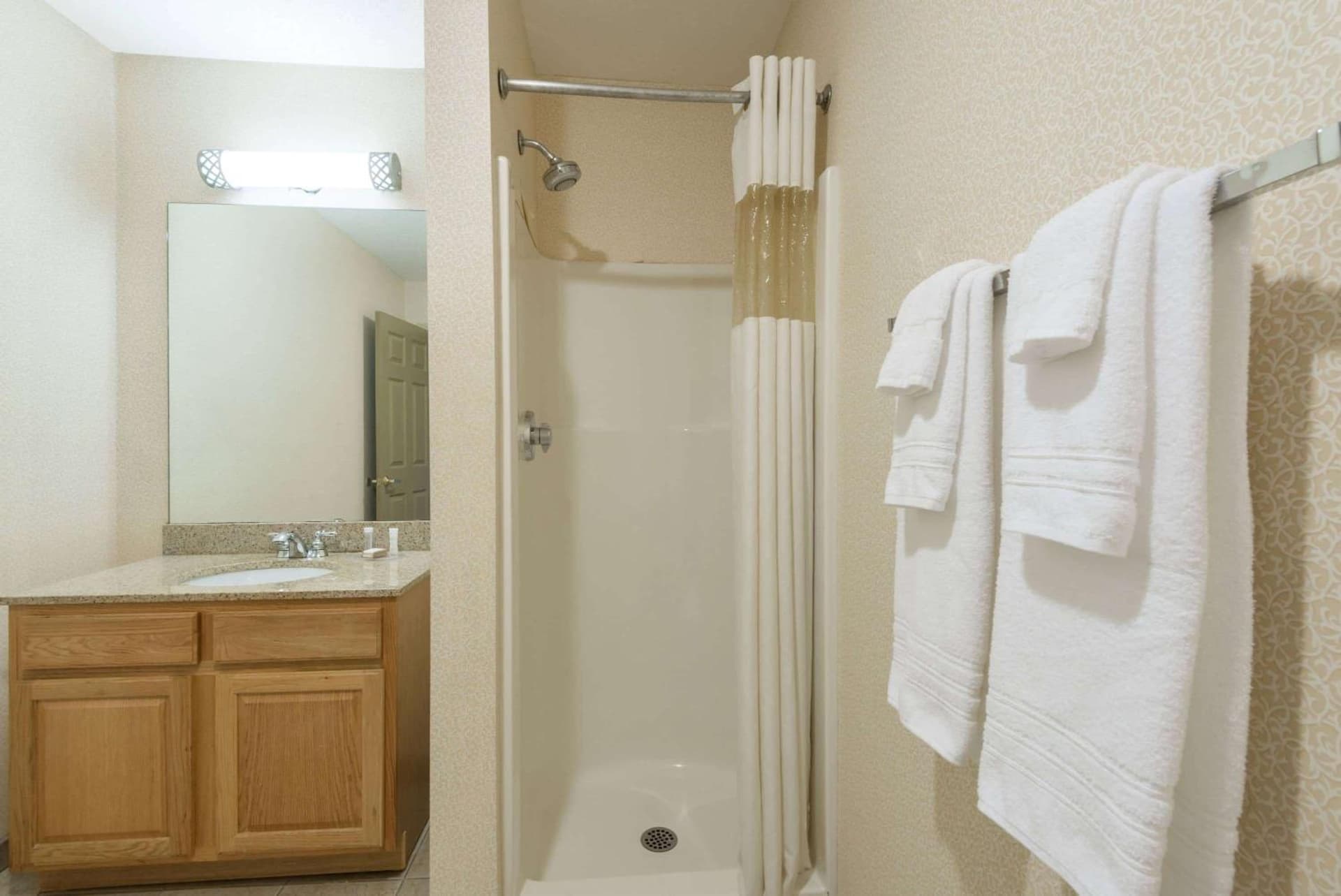 Howard Johnson by Wyndham Springfield gallery photo in Springfield, MA — image 6