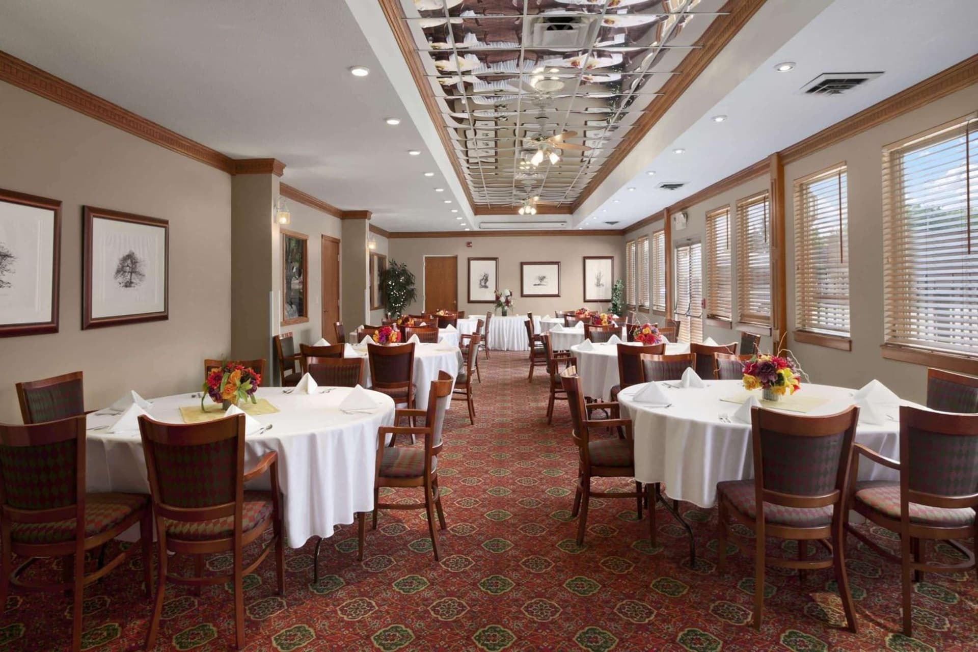 Ramada by Wyndham Saginaw Hotel & Suites gallery photo in Saginaw, MI — image 46