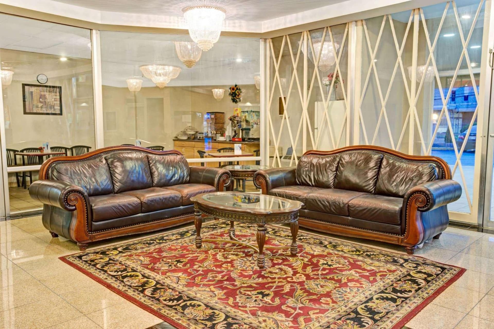 Howard Johnson by Wyndham Pikesville interior in Pikesville, MD — gallery photo 2