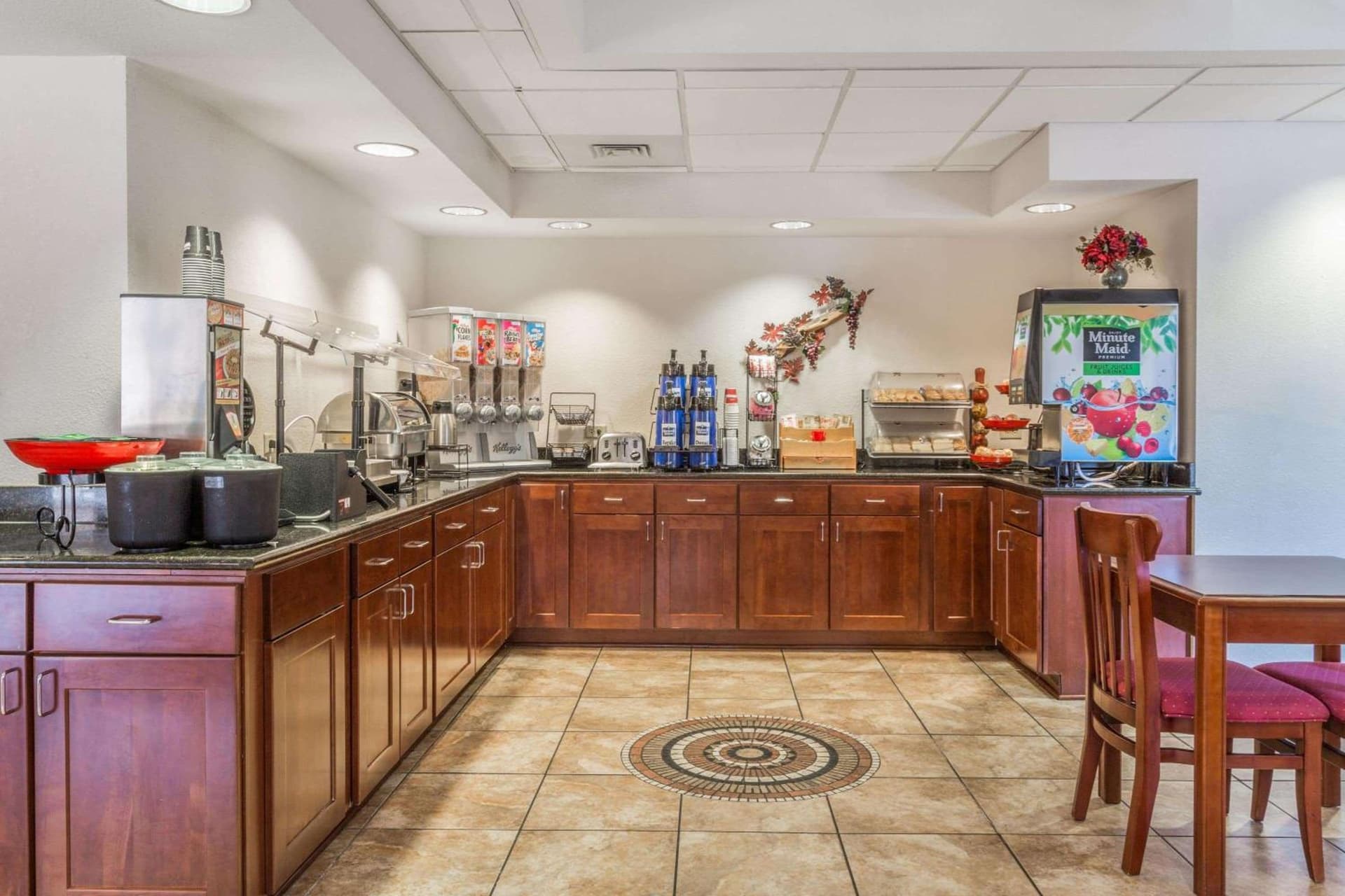 Ramada by Wyndham Panama City gallery photo in Panama City, FL — image 32