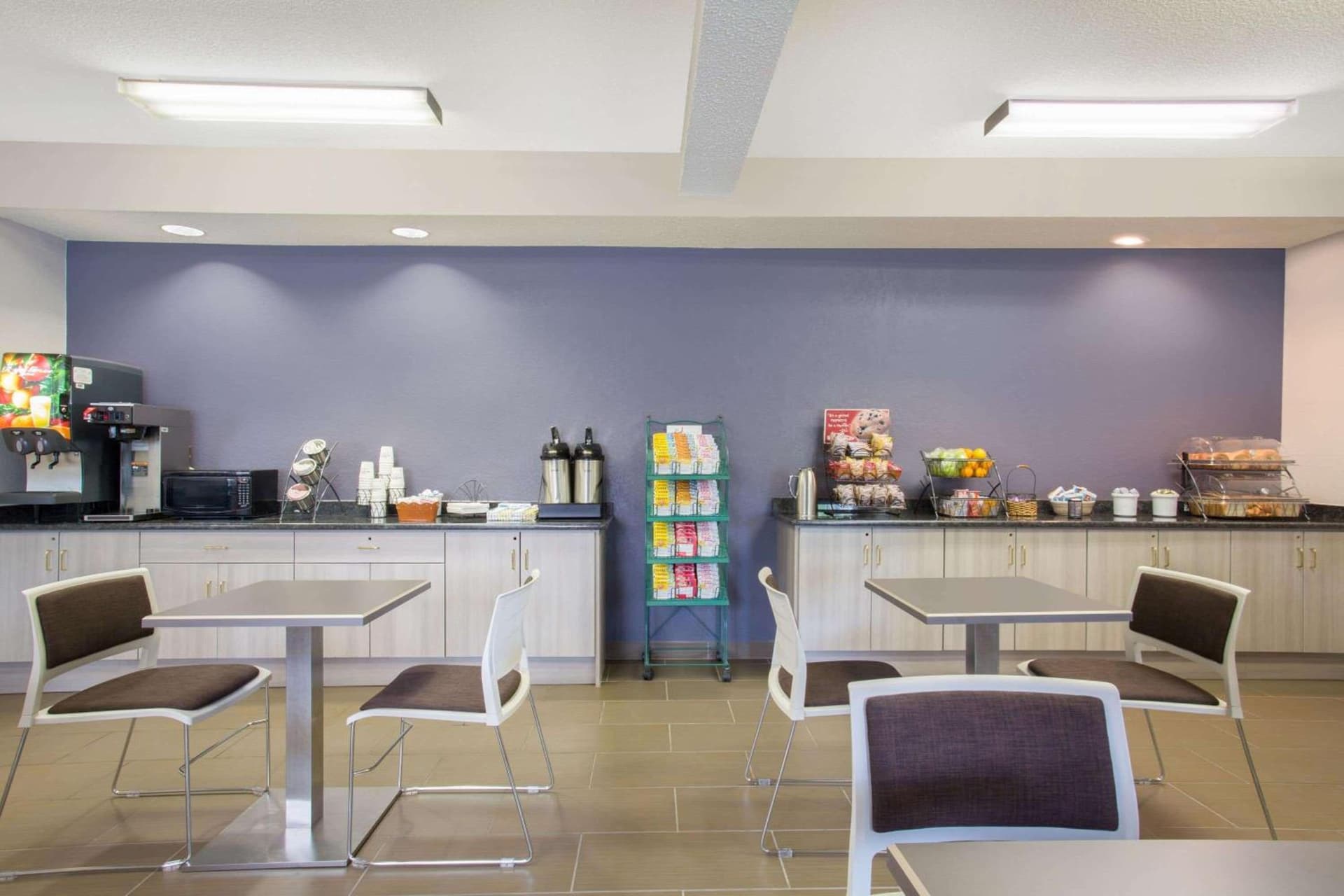 Microtel Inn & Suites Leesburg gallery photo in Silver Lake, FL — image 4
