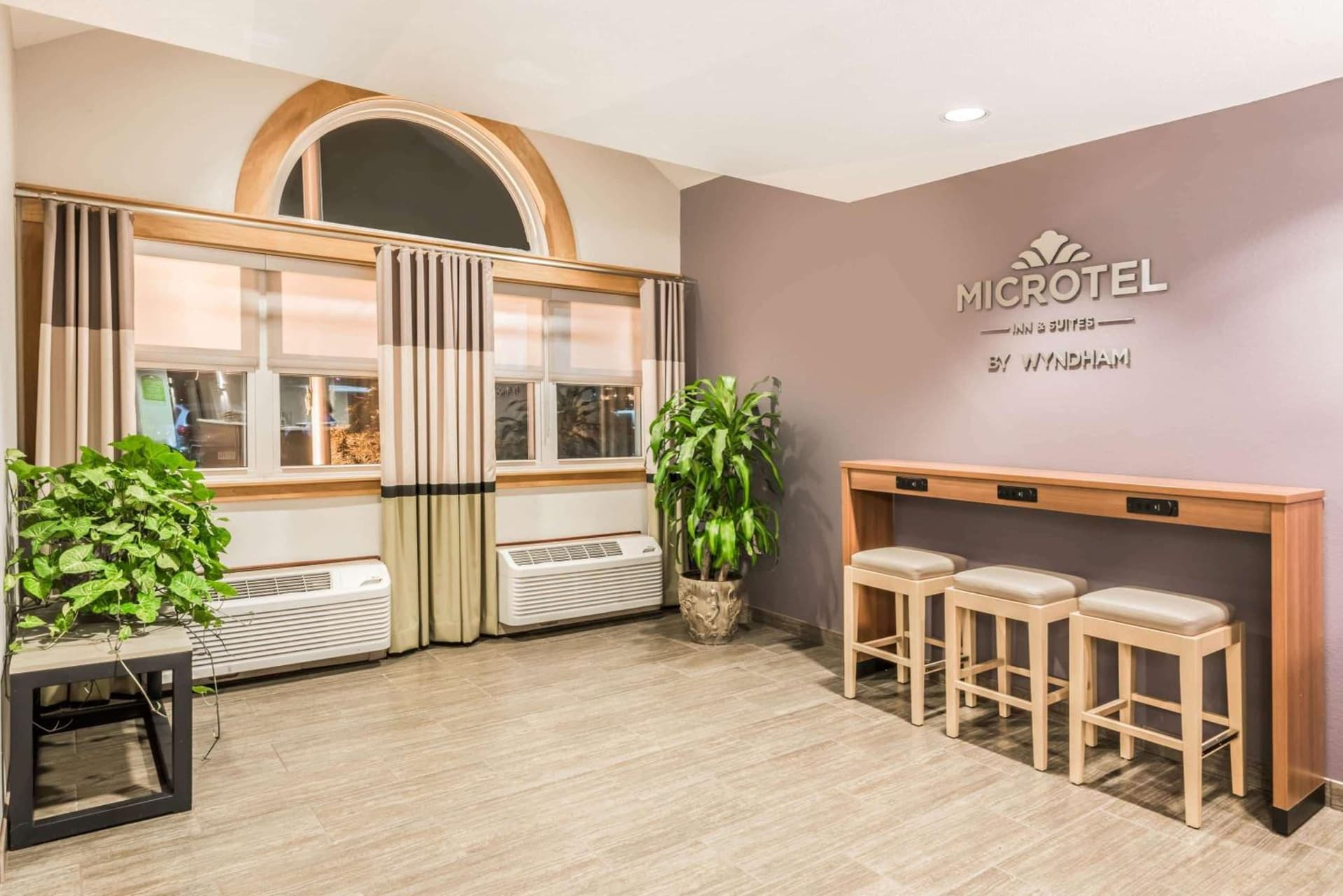 Microtel By Wyndham Victor interior in Victor — gallery photo 2