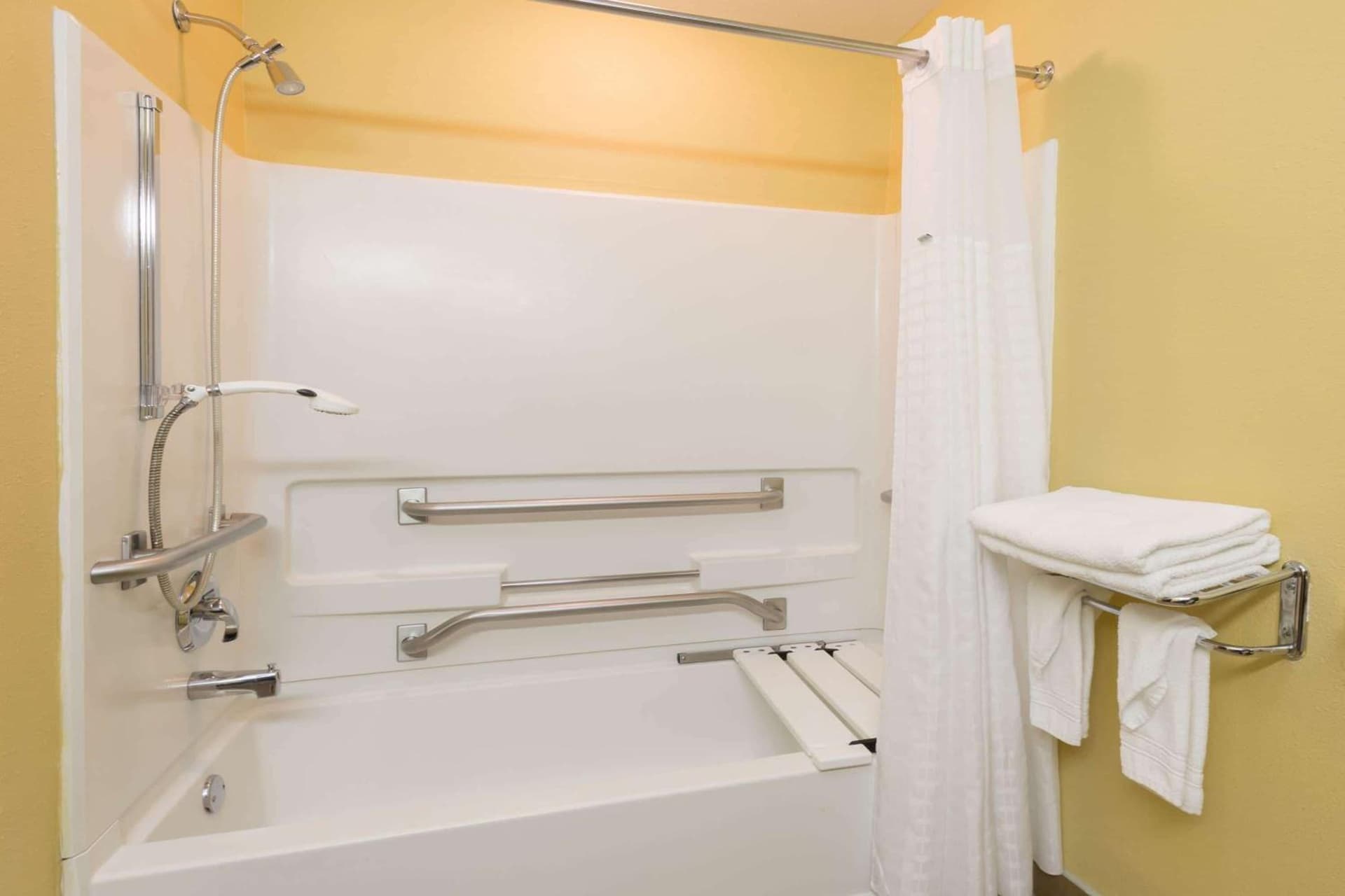 Microtel Inn & Suites by Wyndham Hillsborough gallery photo in Hillsborough, NC — image 12