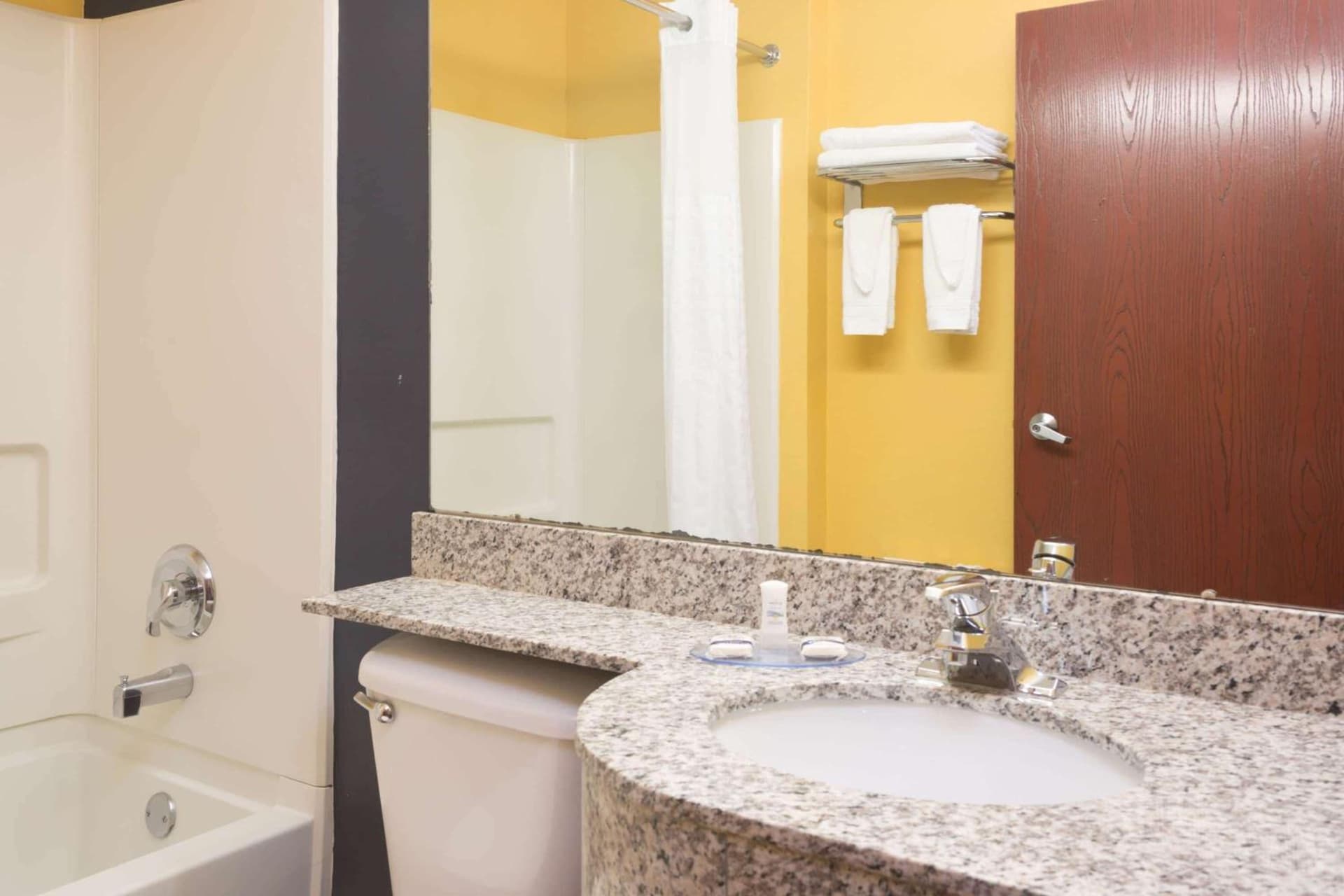 Microtel Inn & Suites by Wyndham Hillsborough gallery photo in Hillsborough, NC — image 18