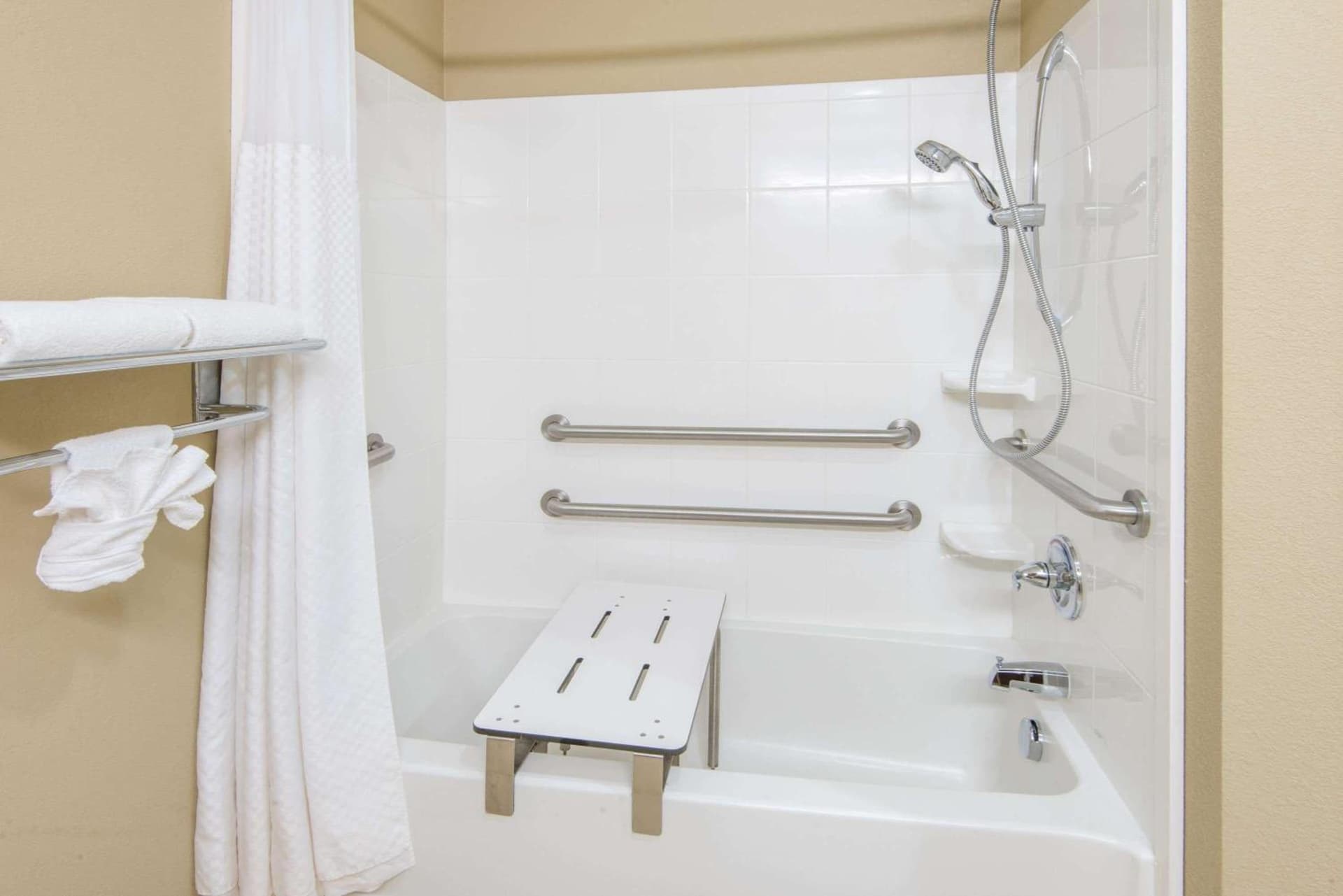 Microtel Inn and Suites North Canton gallery photo in North Canton, OH — image 16
