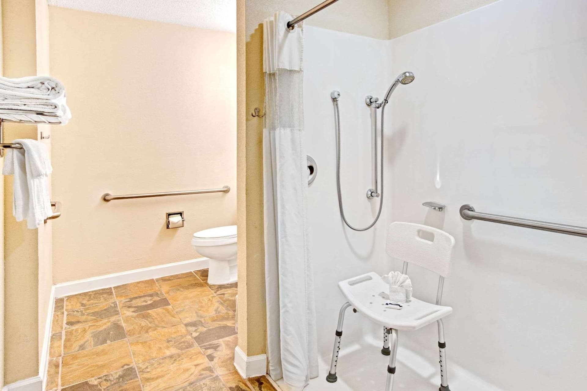 Microtel Inn & Suites by Wyndham Statesville gallery photo in Statesville, NC — image 9