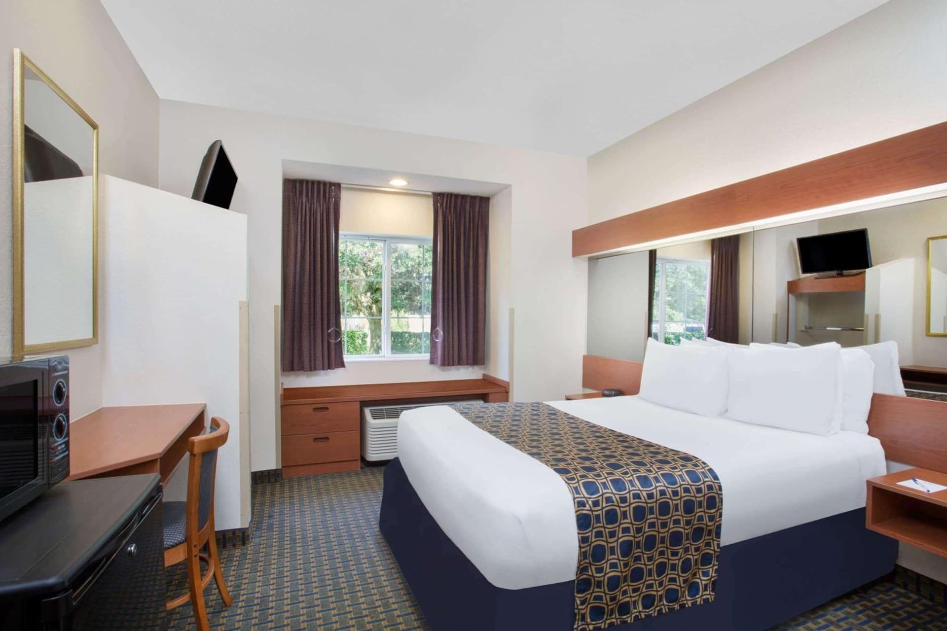 Microtel Inn & Suites Leesburg gallery photo in Silver Lake, FL — image 14
