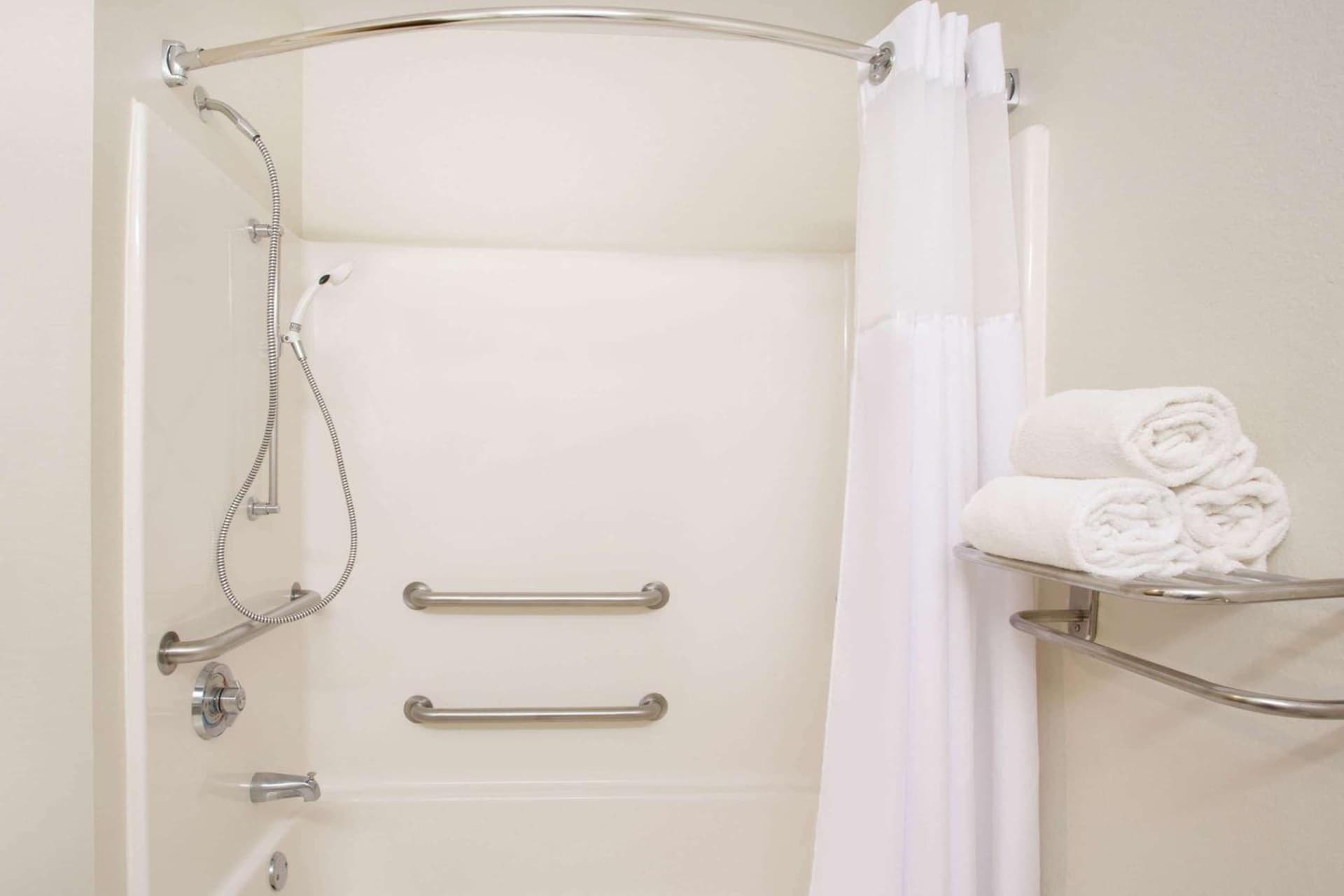Microtel Inn & Suites Leesburg gallery photo in Silver Lake, FL — image 7