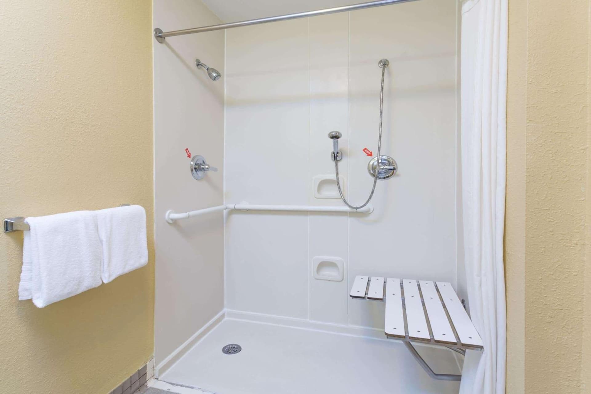 Microtel Inn & Suites by Wyndham Hillsborough gallery photo in Hillsborough, NC — image 17
