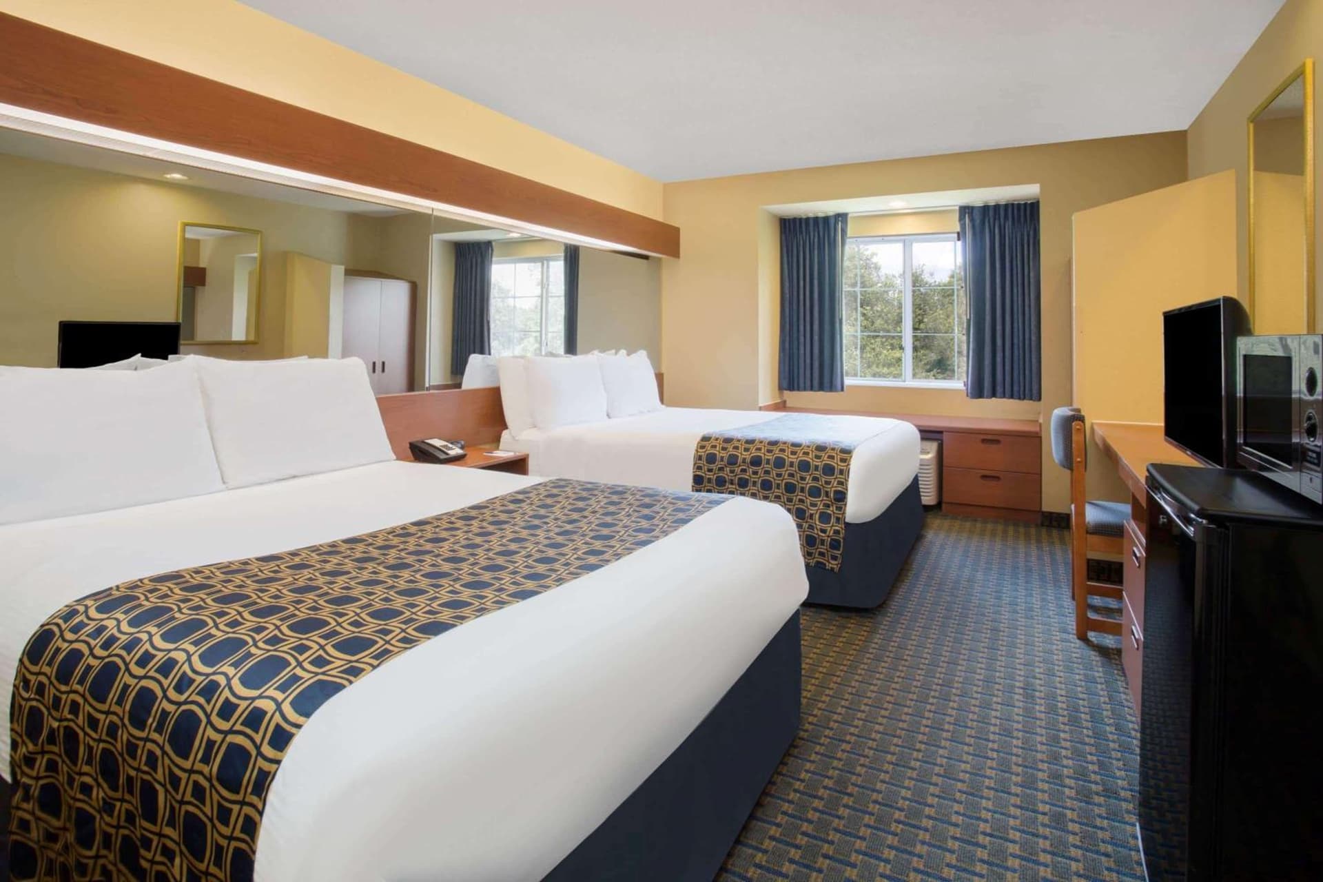 Microtel Inn & Suites Leesburg gallery photo in Silver Lake, FL — image 12
