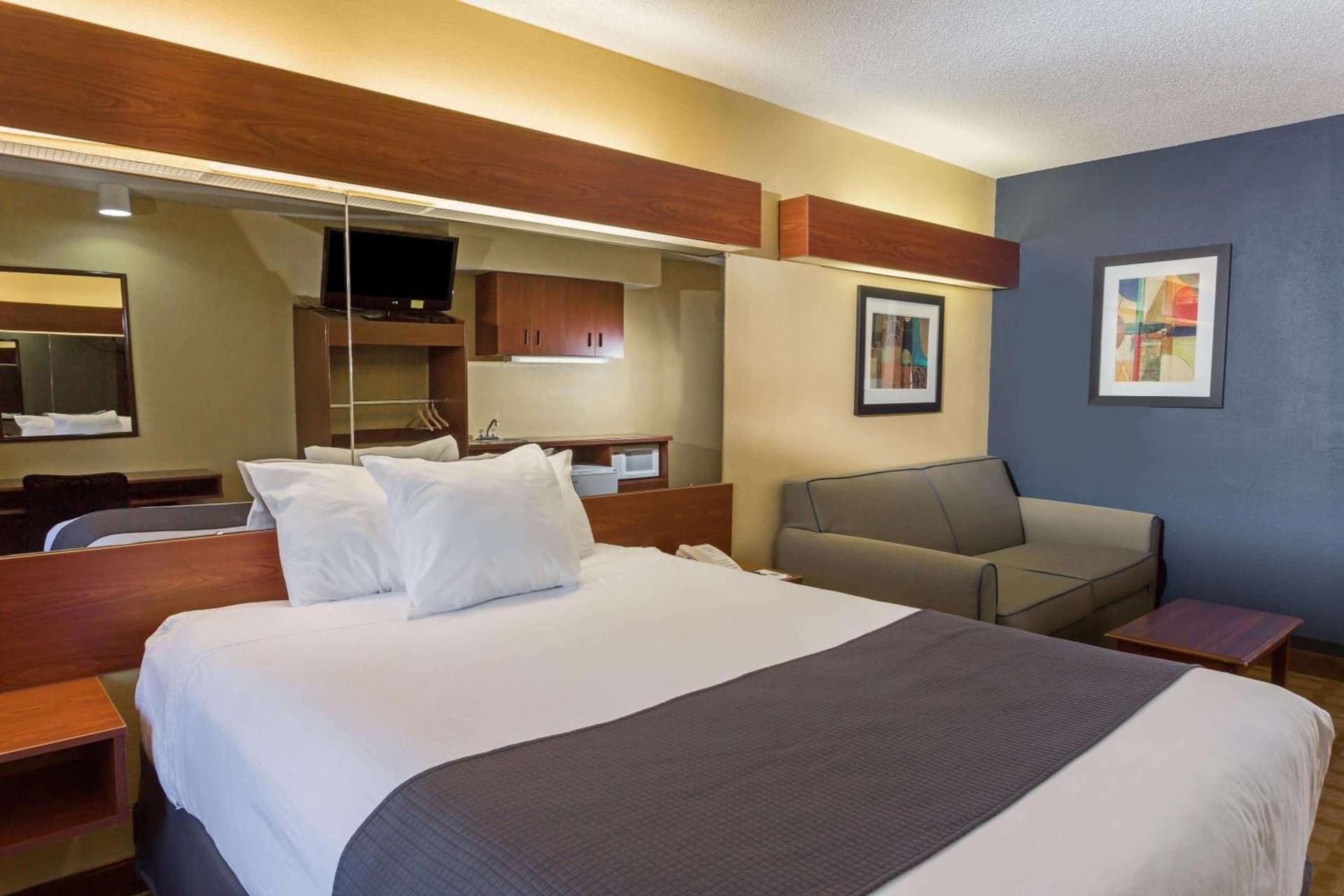 Microtel Inn & Suites by Wyndham Hillsborough gallery photo in Hillsborough, NC — image 4