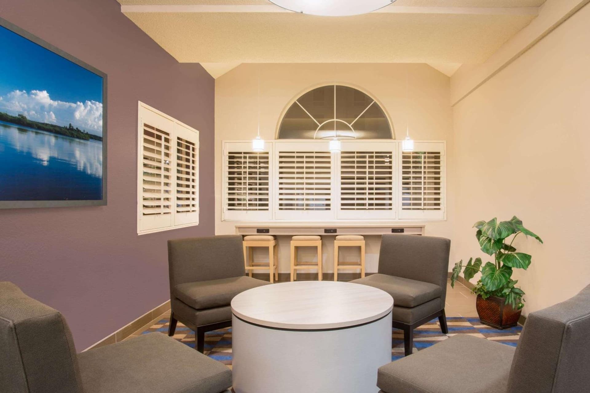 Microtel Inn & Suites Leesburg gallery photo in Silver Lake, FL — image 16