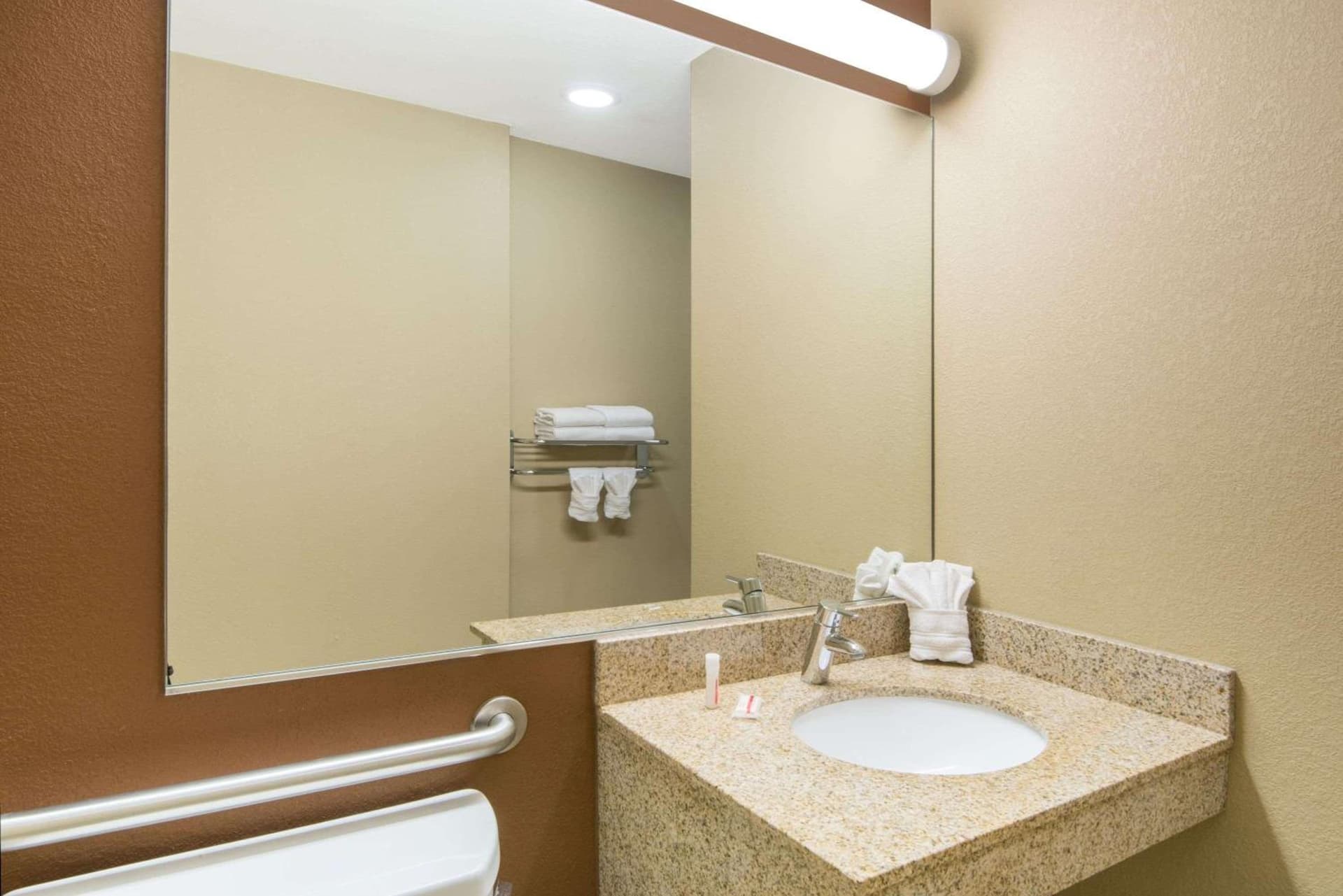 Microtel Inn and Suites North Canton gallery photo in North Canton, OH — image 25