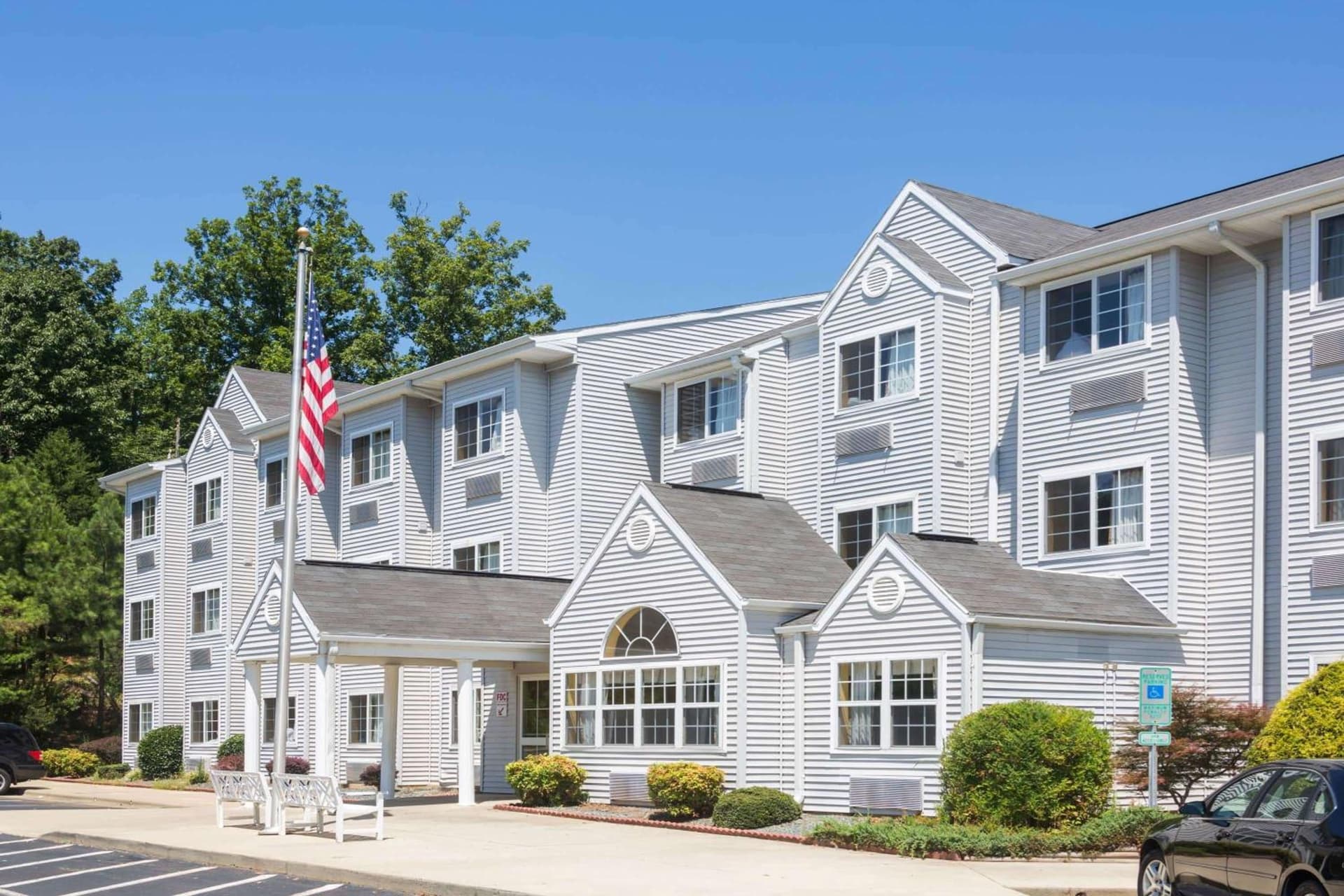 Microtel Inn & Suites by Wyndham Hillsborough gallery photo in Hillsborough, NC — image 15