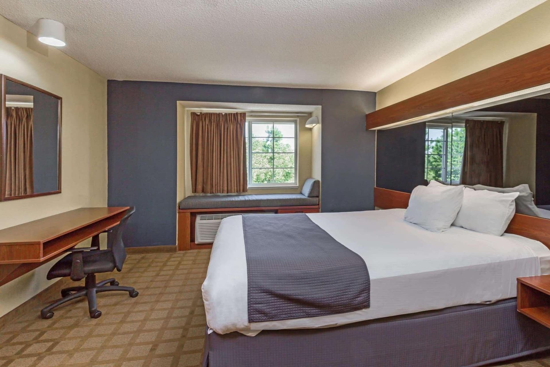 Microtel Inn & Suites by Wyndham Hillsborough gallery photo in Hillsborough, NC — image 8