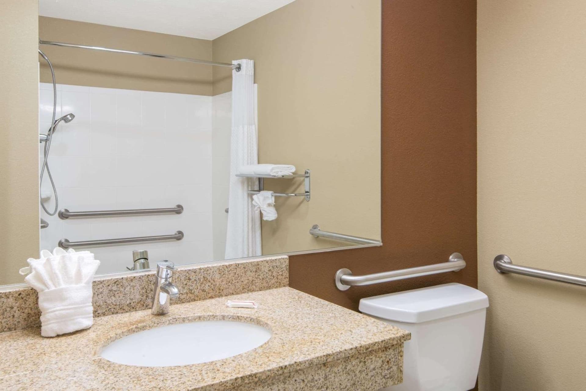 Microtel Inn and Suites North Canton gallery photo in North Canton, OH — image 6