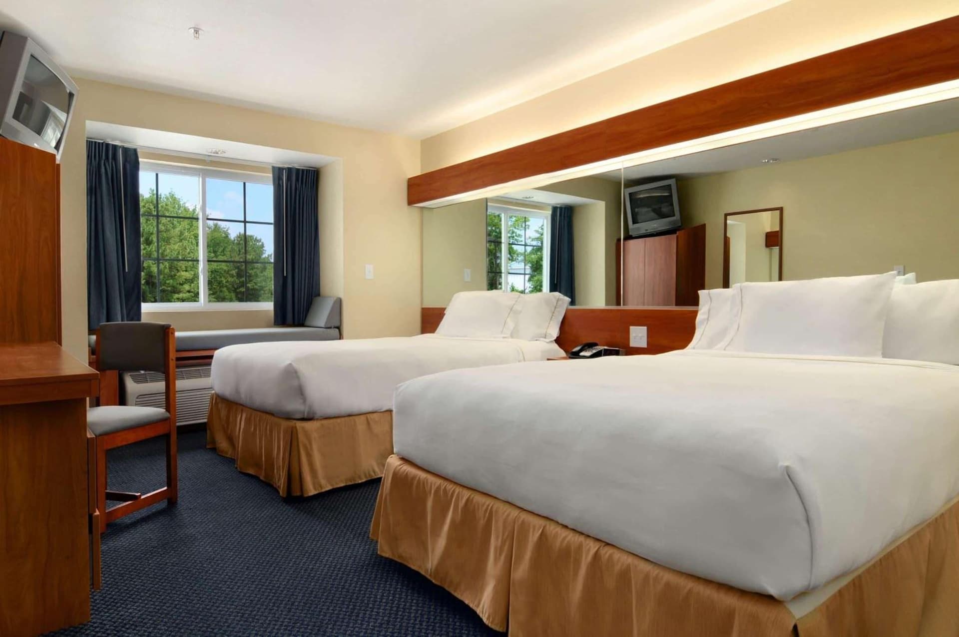 Microtel Inn & Suites by Wyndham Huntsville gallery photo in Huntsville, AL — image 23