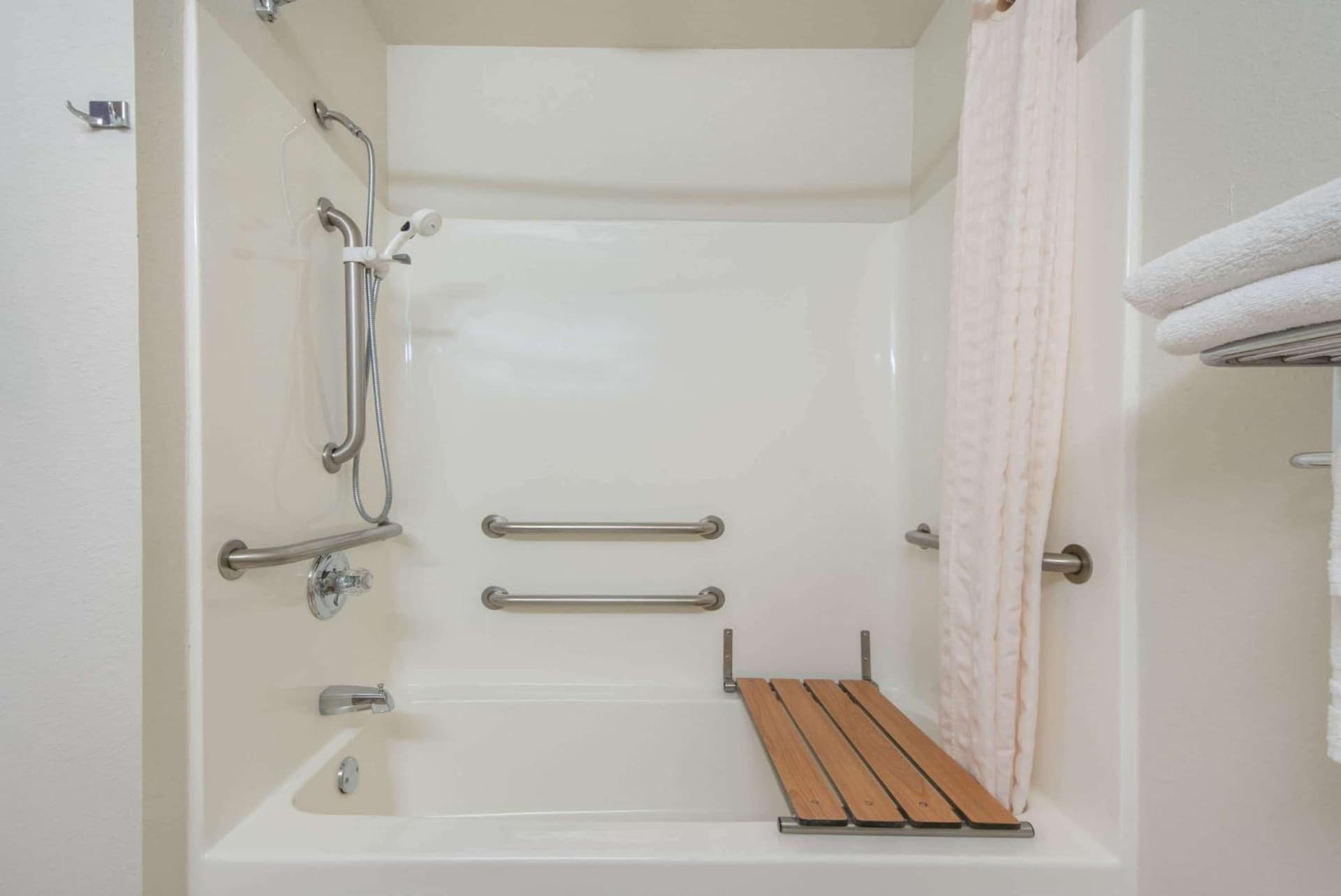 Microtel Inn & Suites by Wyndham Altus interior in Altus, OK — gallery photo 2