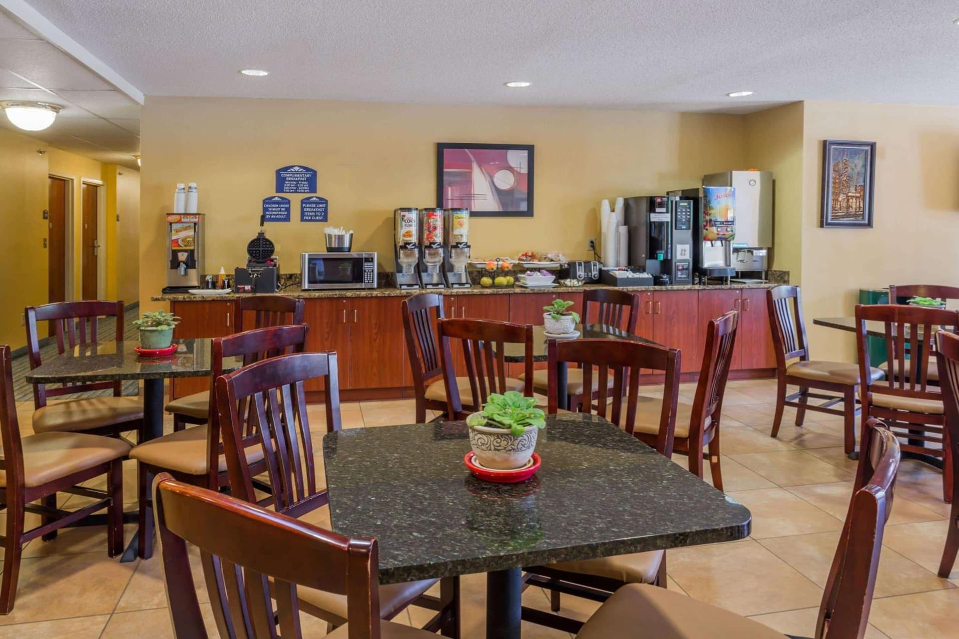 Microtel Inn & Suites by Wyndham Hillsborough gallery photo in Hillsborough, NC — image 14