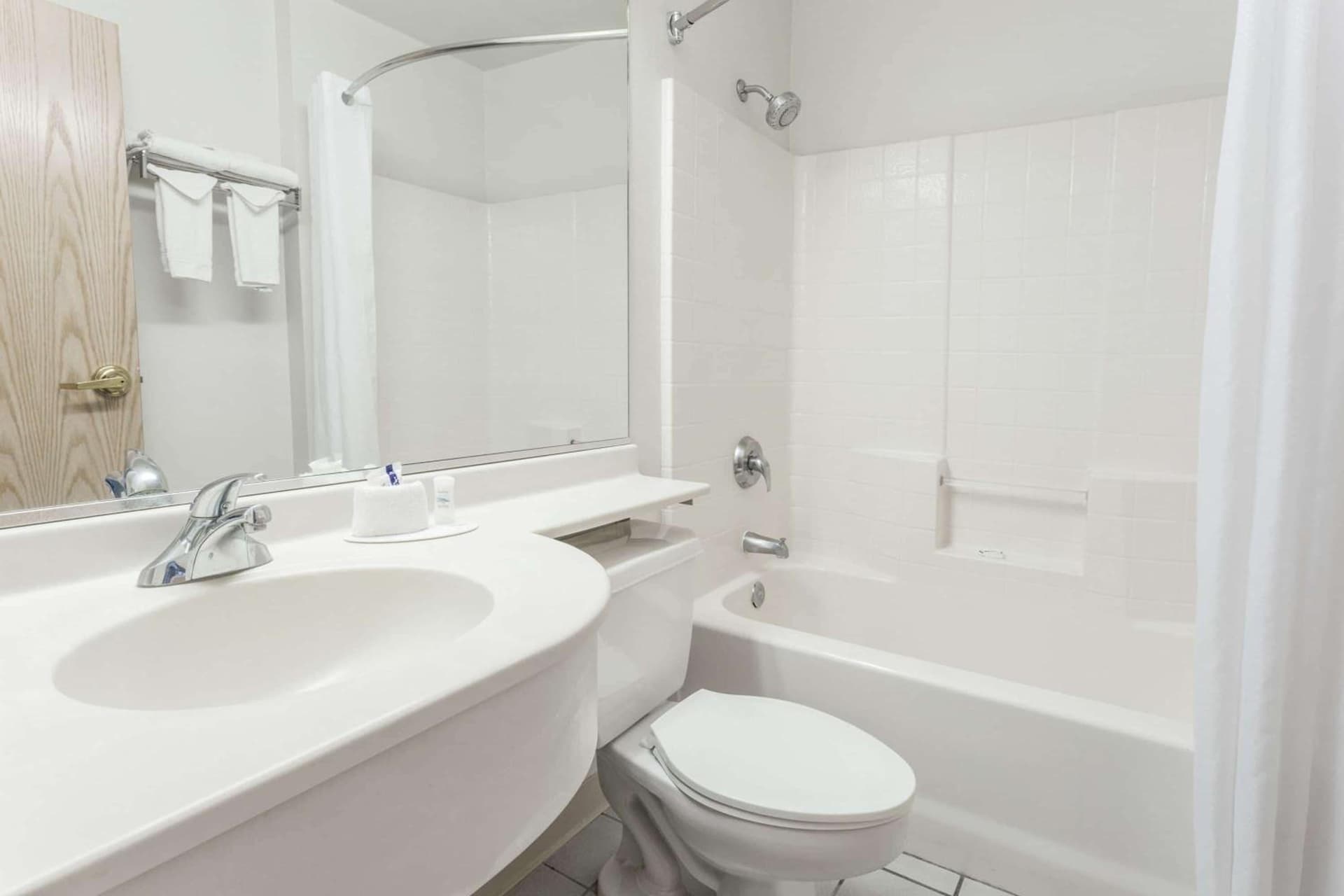 Microtel Inn & Suites Modesto gallery photo in Ceres, CA — image 9