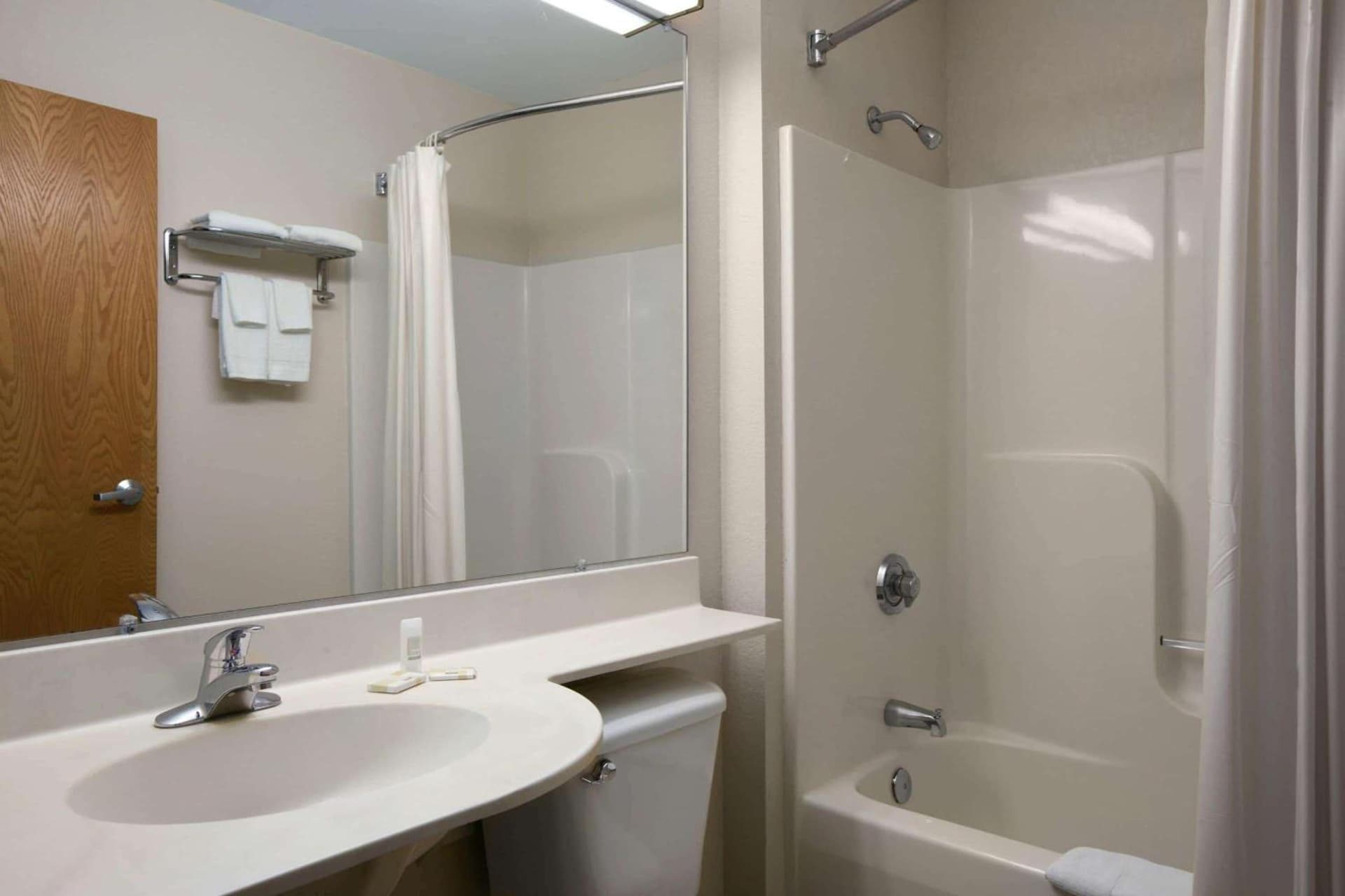 Microtel Inn by Wyndham Champaign gallery photo in Champaign, IL — image 41
