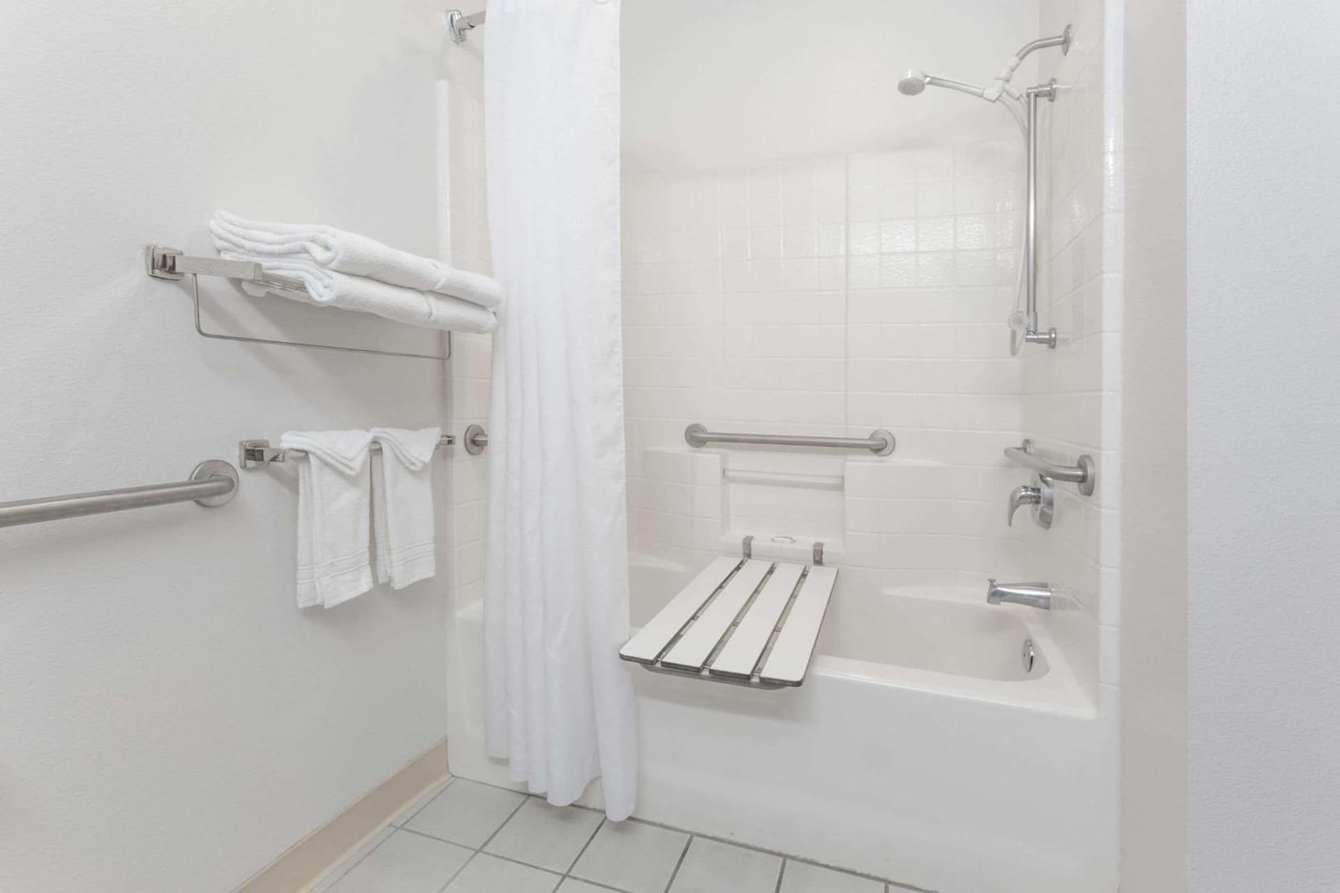 Microtel Inn & Suites Modesto gallery photo in Ceres, CA — image 8