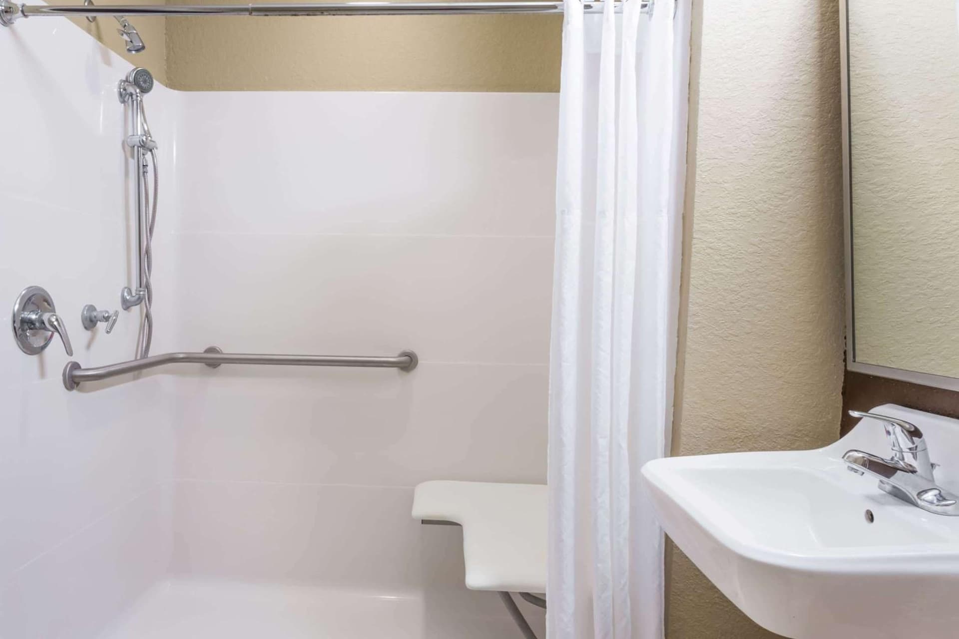Microtel Inn & Suites by Wyndham Jacksonville Airport gallery photo in Jacksonville, FL — image 25