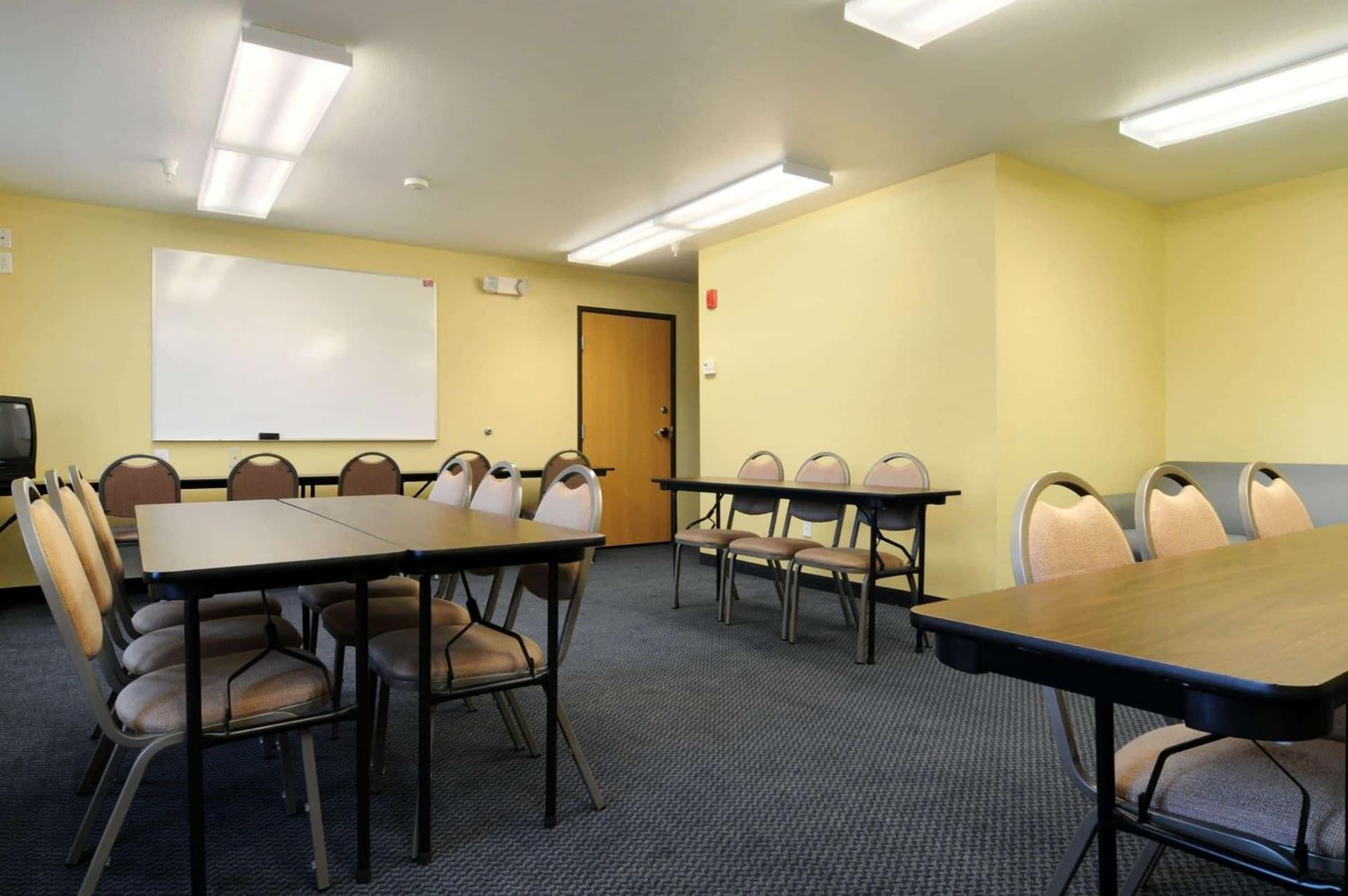 Microtel Inn & Suites by Wyndham Huntsville gallery photo in Huntsville, AL — image 10