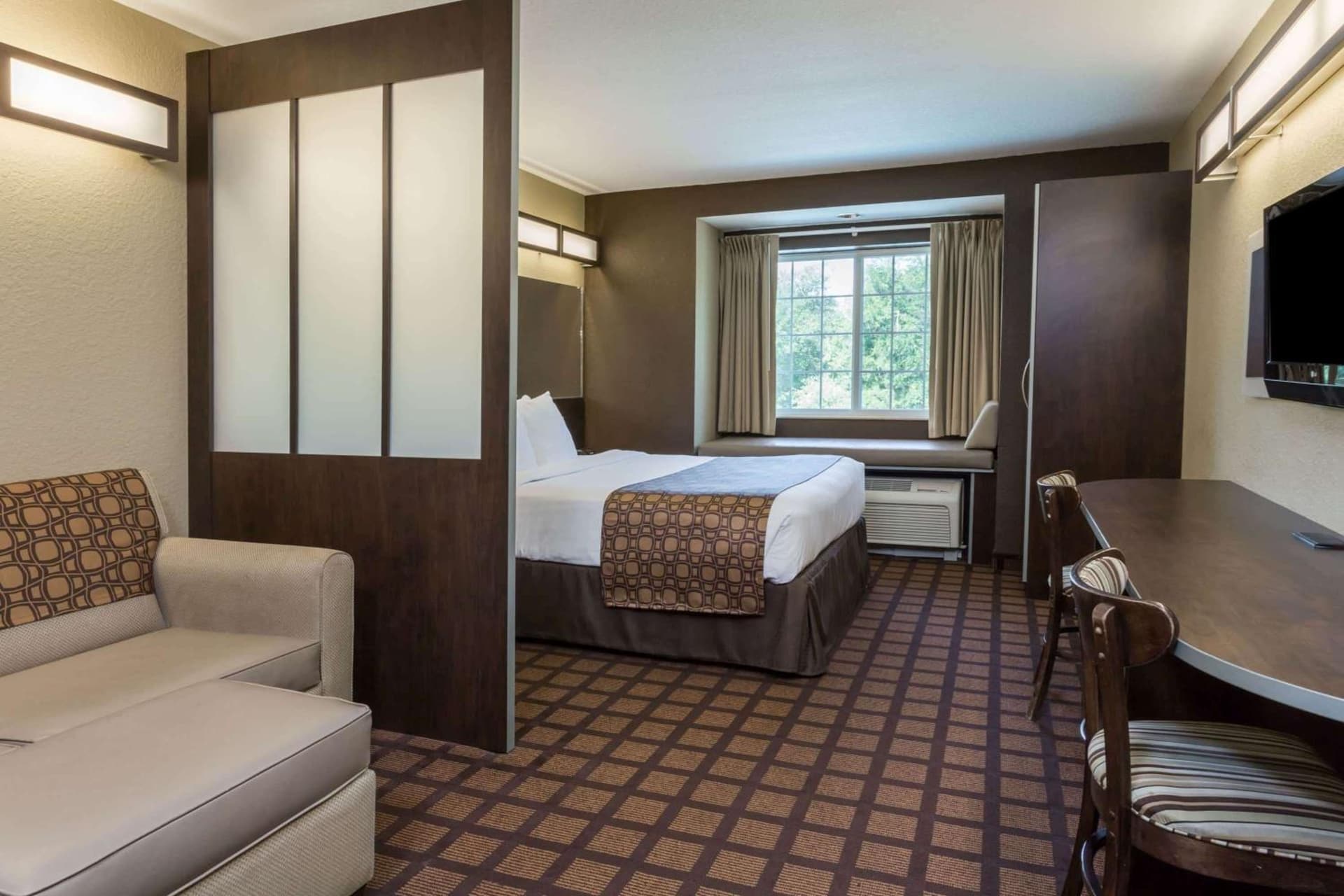 Microtel Inn & Suites by Wyndham Jacksonville Airport interior in Jacksonville, FL — gallery photo 2
