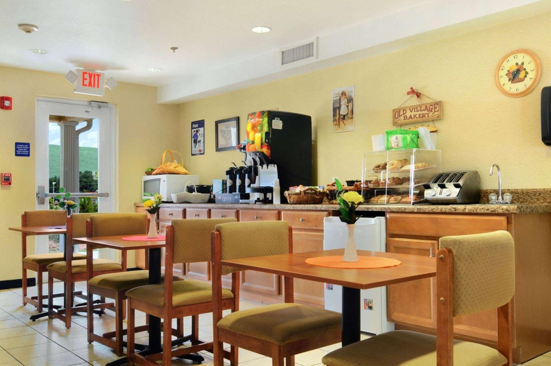 Microtel Inn & Suites by Wyndham Huntsville gallery photo in Huntsville, AL — image 20