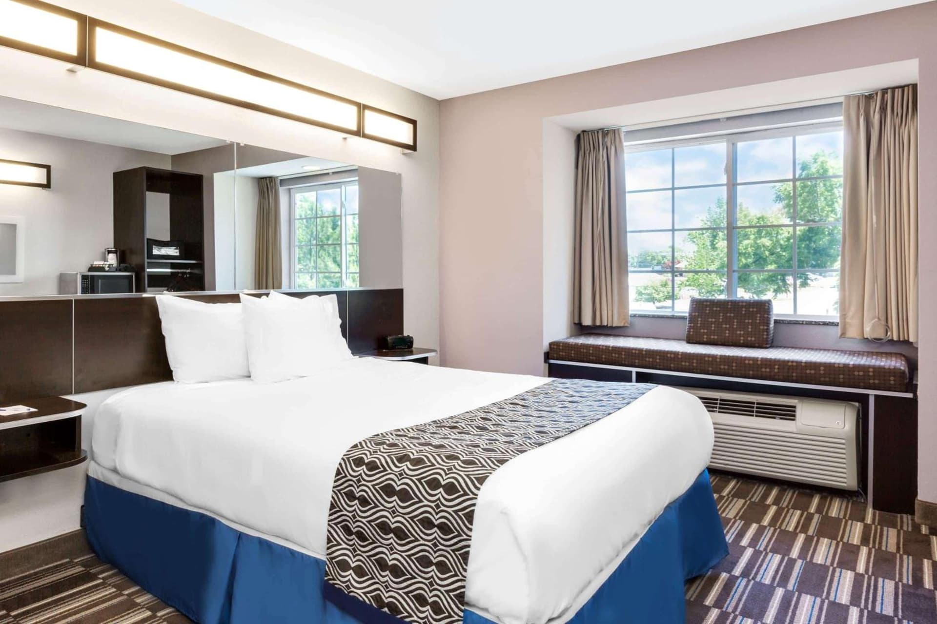 Microtel Inn & Suites by Wyndham Tuscaloosa gallery photo in Tuscaloosa, AL — image 23