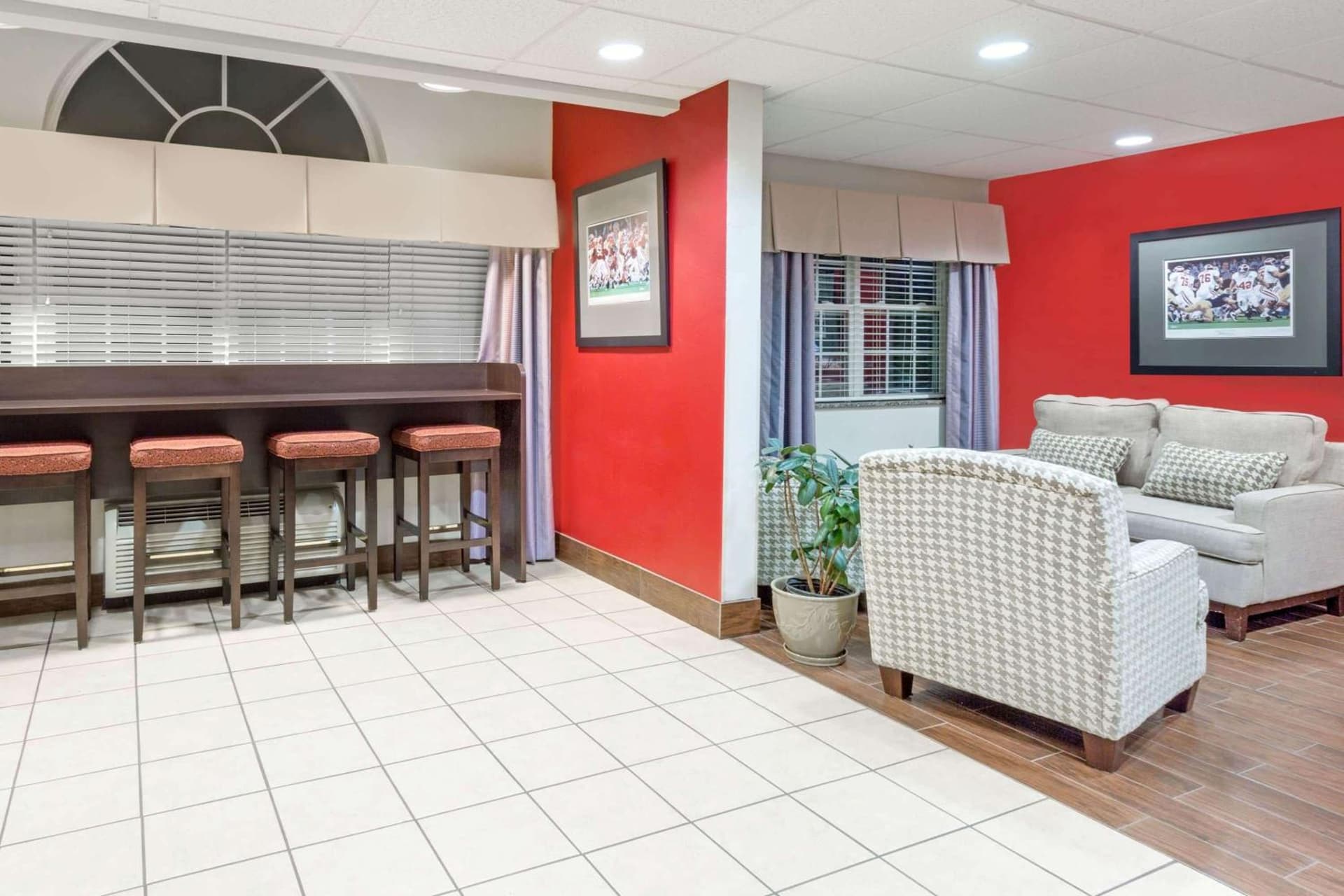 Microtel Inn & Suites by Wyndham Tuscaloosa gallery photo in Tuscaloosa, AL — image 13