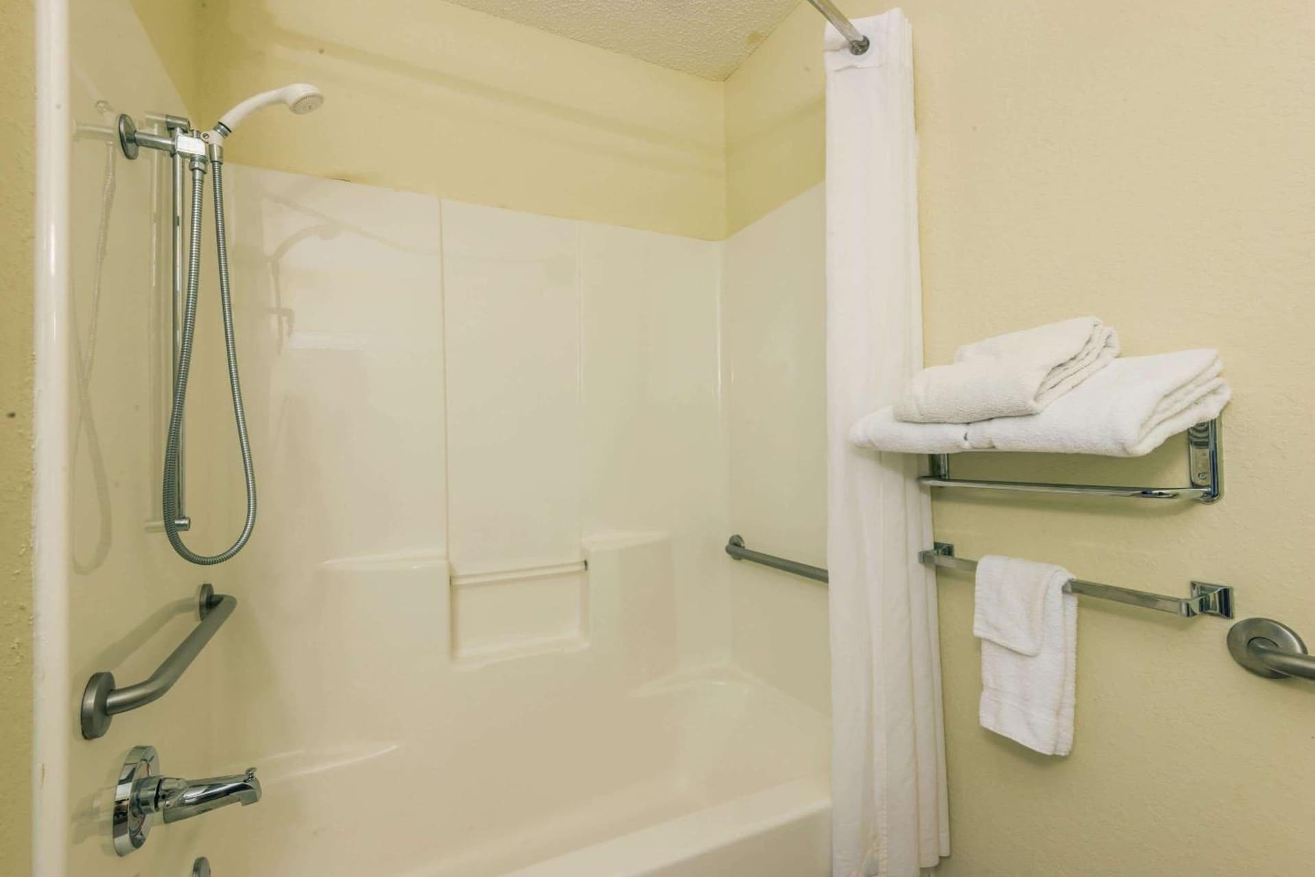 Microtel Inn & Suites by Wyndham Auburn property views in Auburn, AL — gallery photo 3