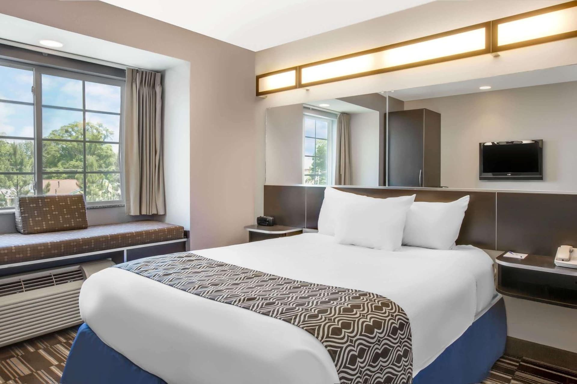 Microtel Inn & Suites by Wyndham Tuscaloosa gallery photo in Tuscaloosa, AL — image 12