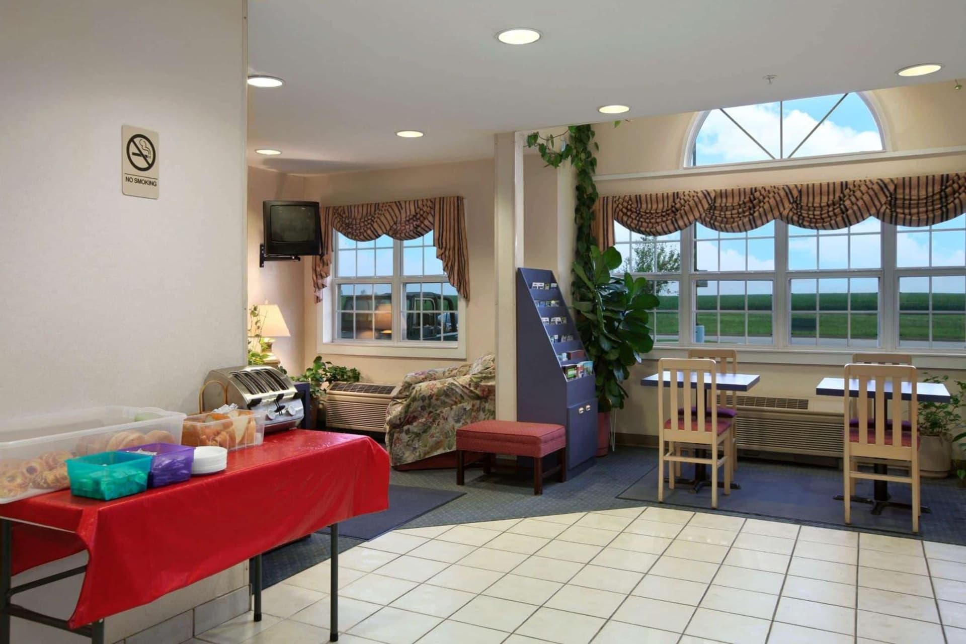 Microtel Inn by Wyndham Champaign gallery photo in Champaign, IL — image 21