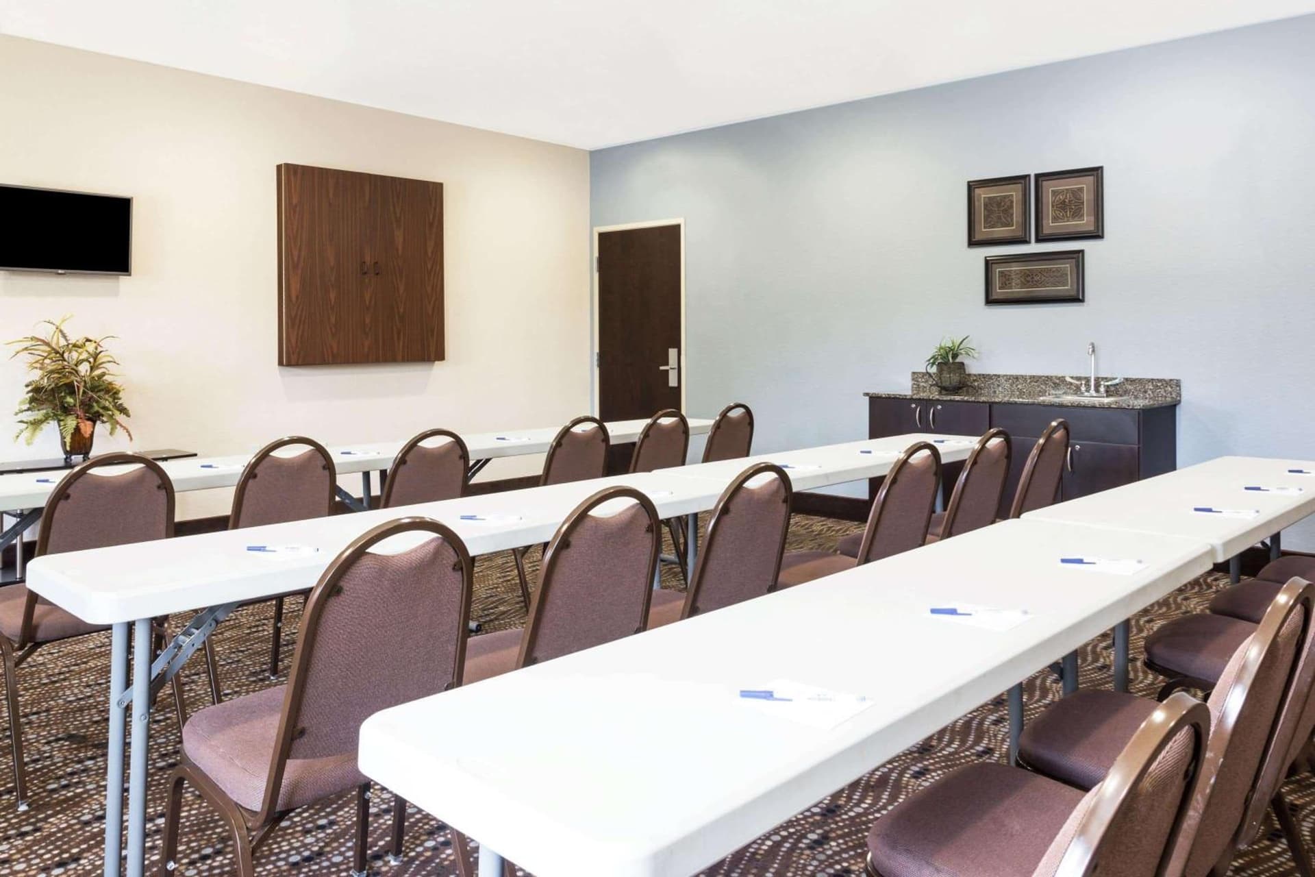 Microtel Inn & Suites by Wyndham Spring Hill/Weeki Wachee gallery photo in Weeki Wachee, FL — image 5