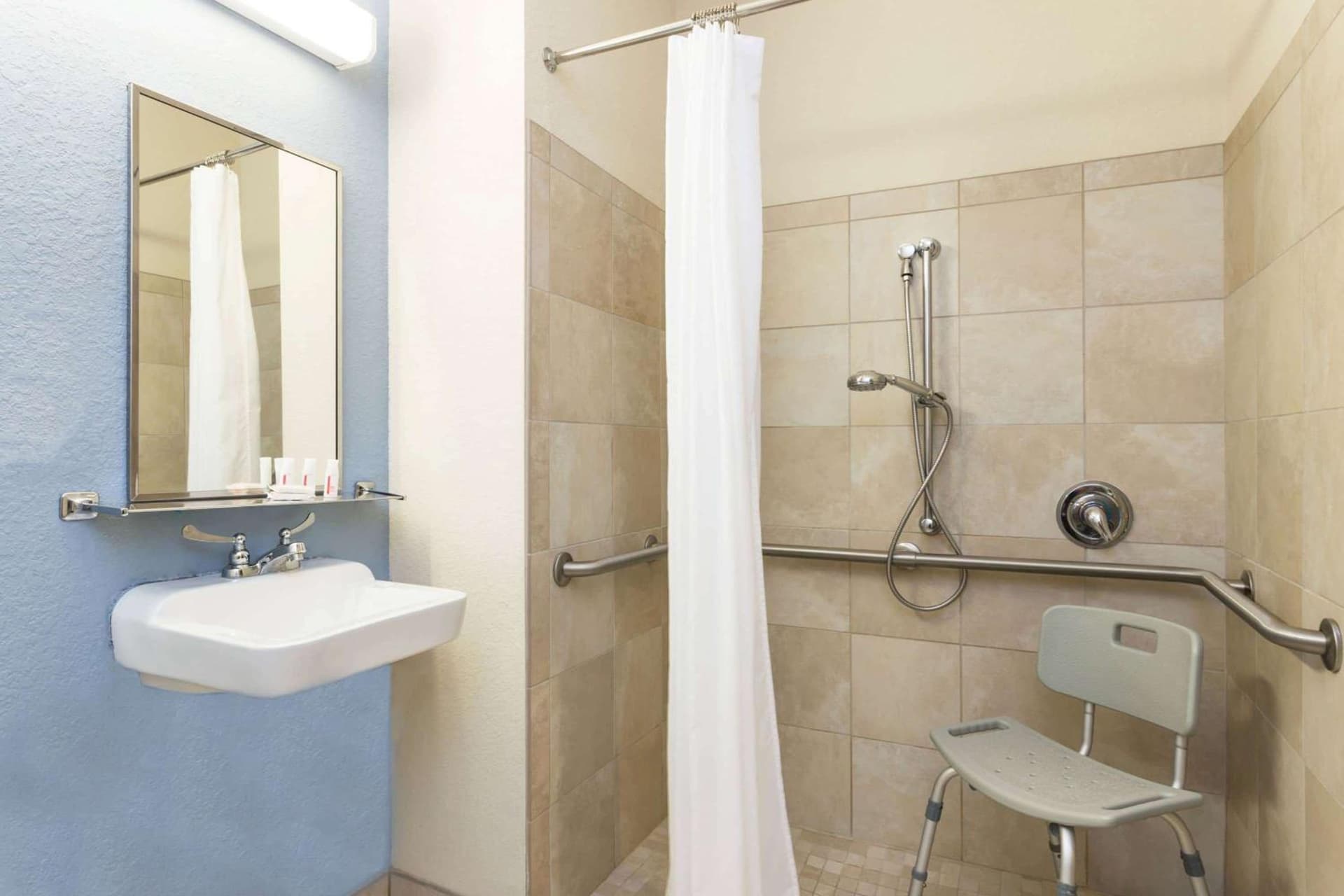 Microtel Inn & Suites by Wyndham Spring Hill/Weeki Wachee gallery photo in Weeki Wachee, FL — image 15