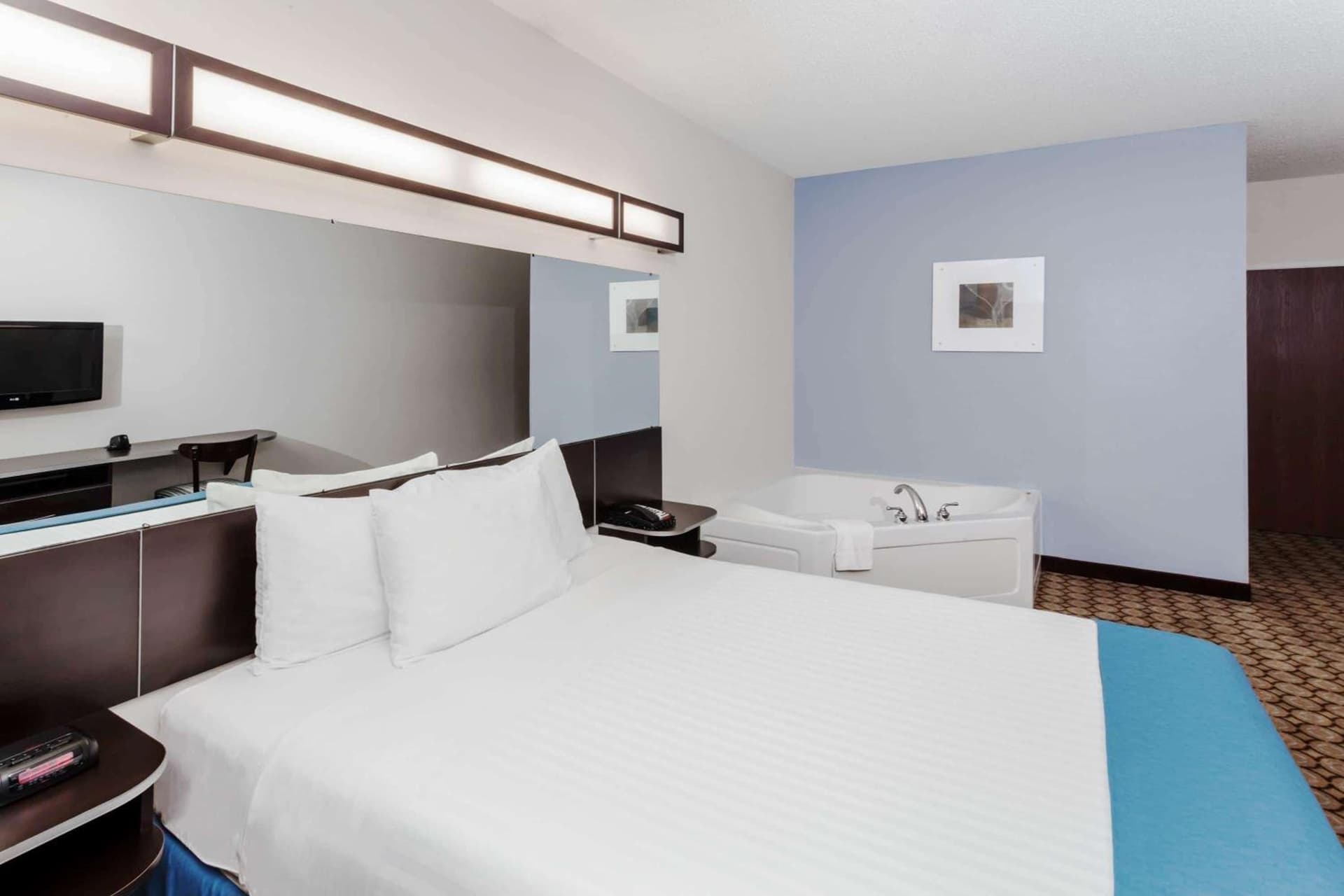 Microtel Inn and Suites Elkhart gallery photo in Elkhart, IN — image 9