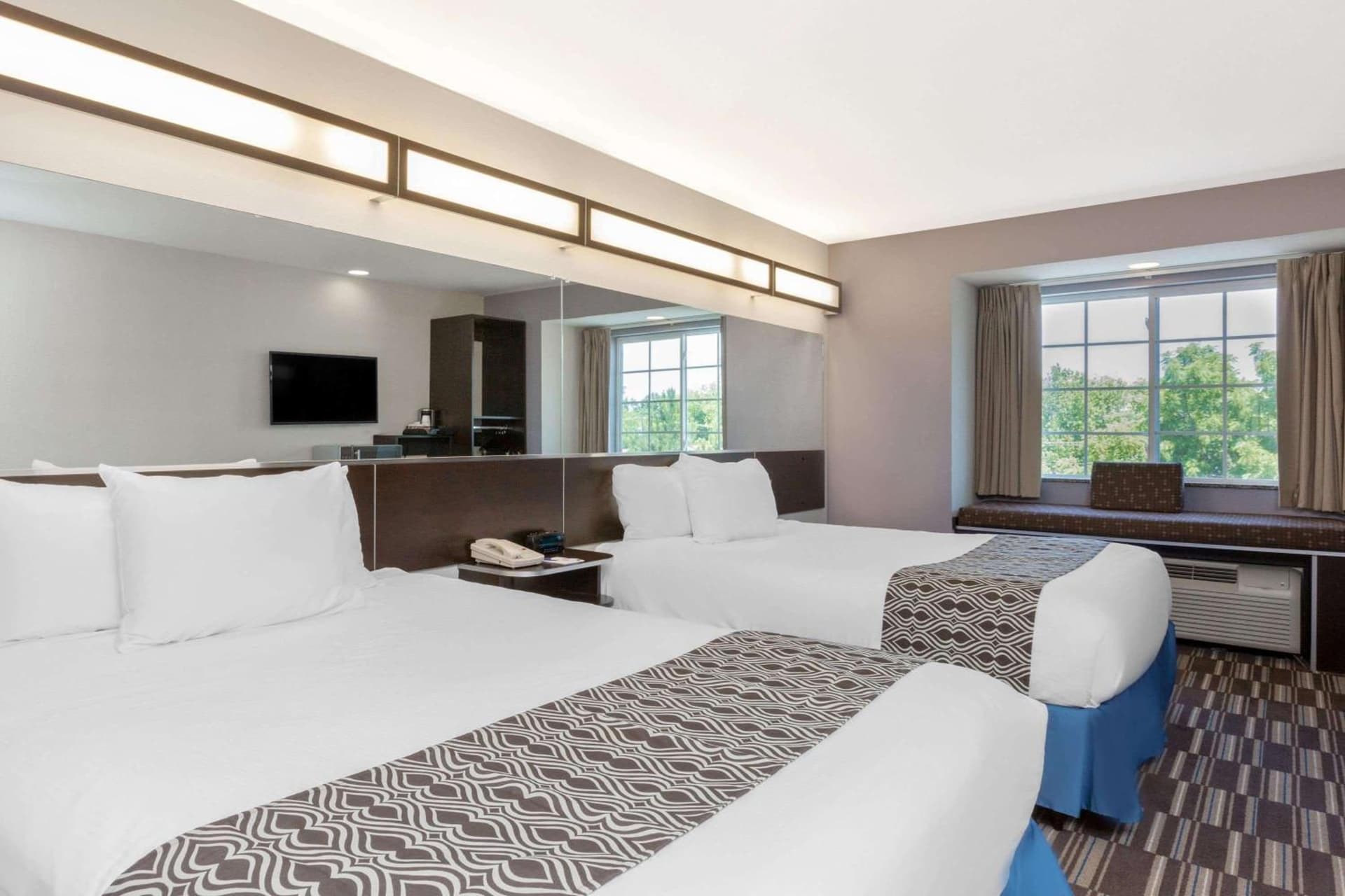 Microtel Inn & Suites by Wyndham Tuscaloosa gallery photo in Tuscaloosa, AL — image 27