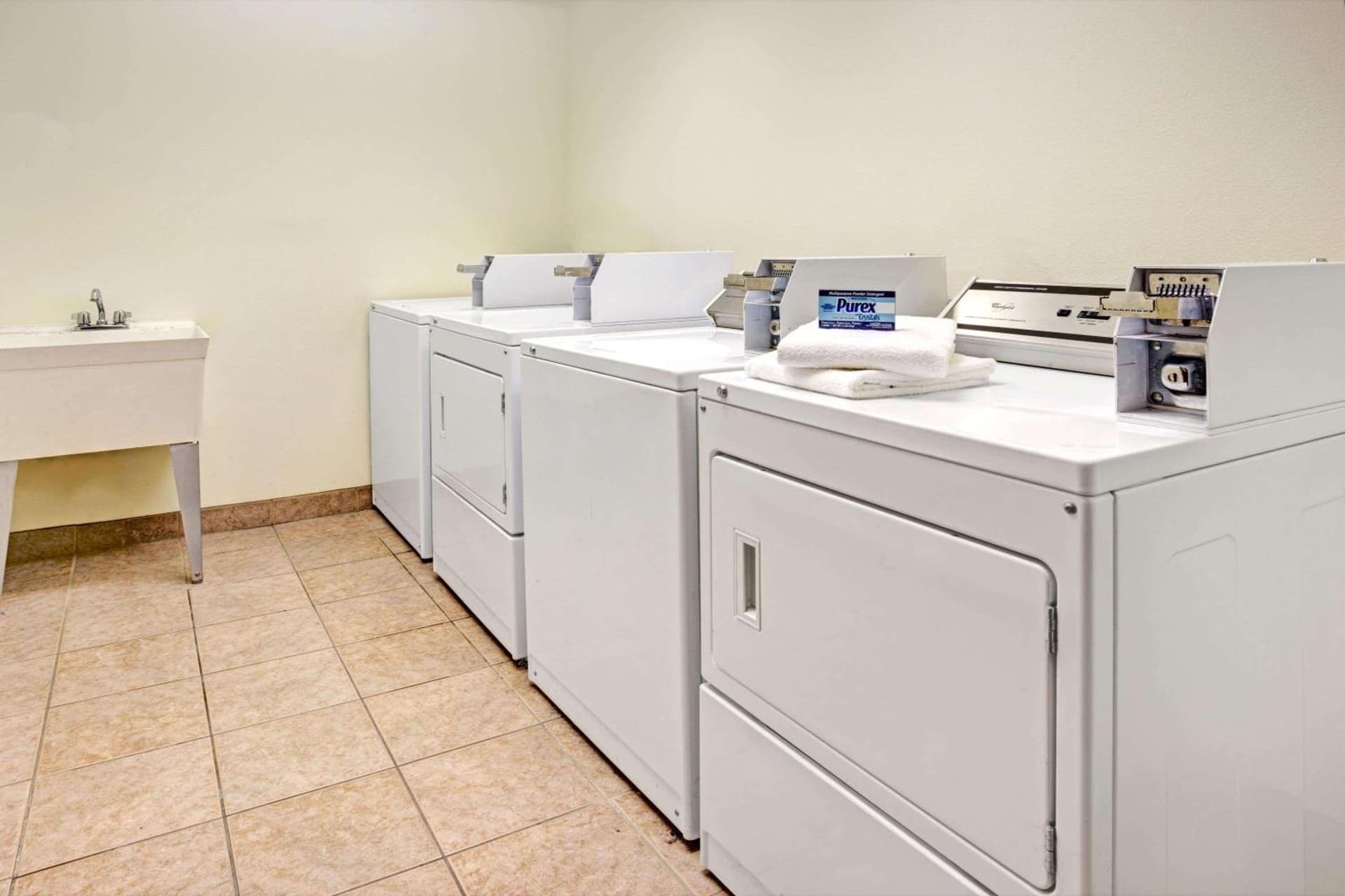 Microtel Inn & Suites by Wyndham Indianapolis Airport gallery photo in Indianapolis, IN — image 38