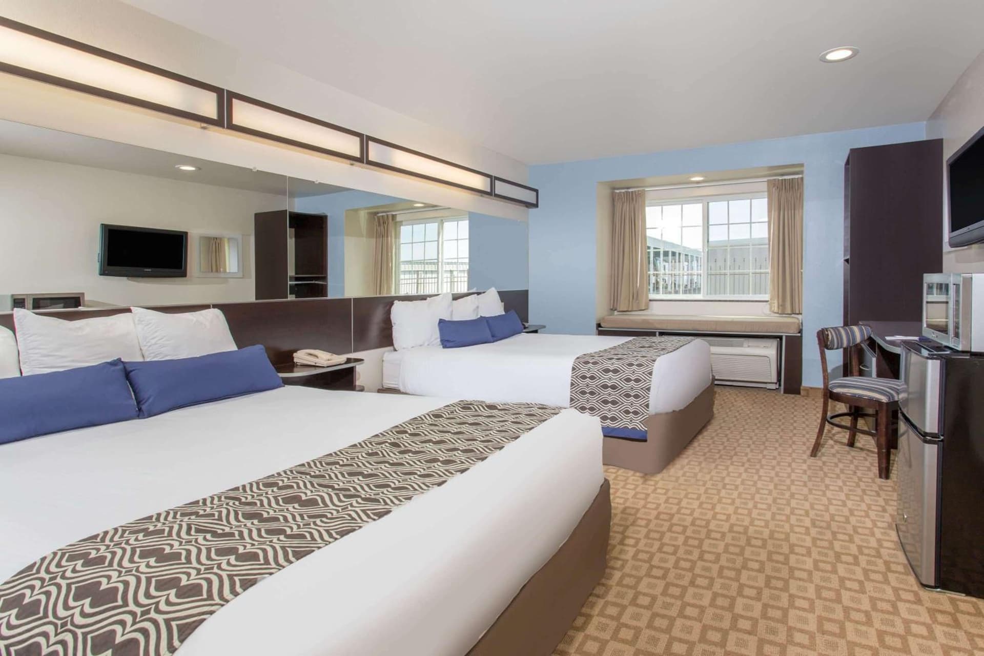 Microtel Inn & Suites by Wyndham Klamath Falls property views in Klamath Falls, OR — gallery photo 3