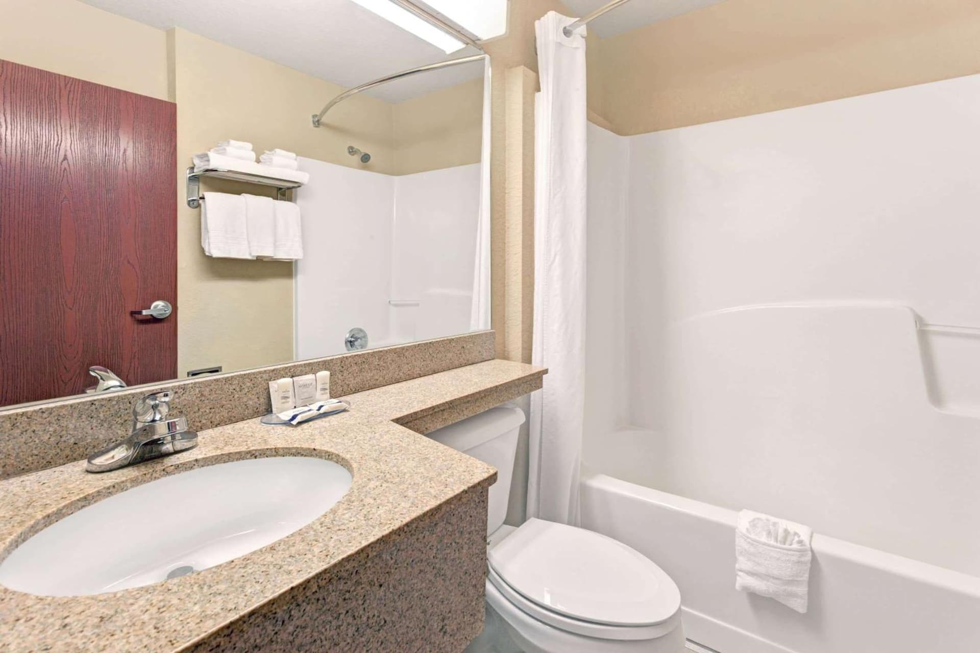 Microtel Inn & Suites by Wyndham Jasper interior in Jasper, GA — gallery photo 2