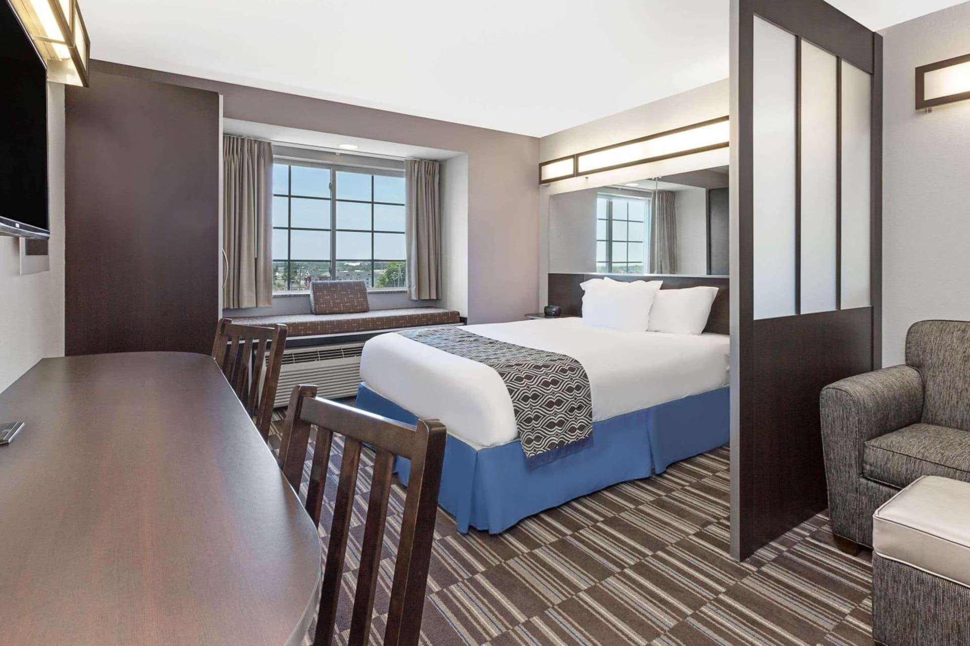 Microtel Inn & Suites by Wyndham Tuscaloosa gallery photo in Tuscaloosa, AL — image 36