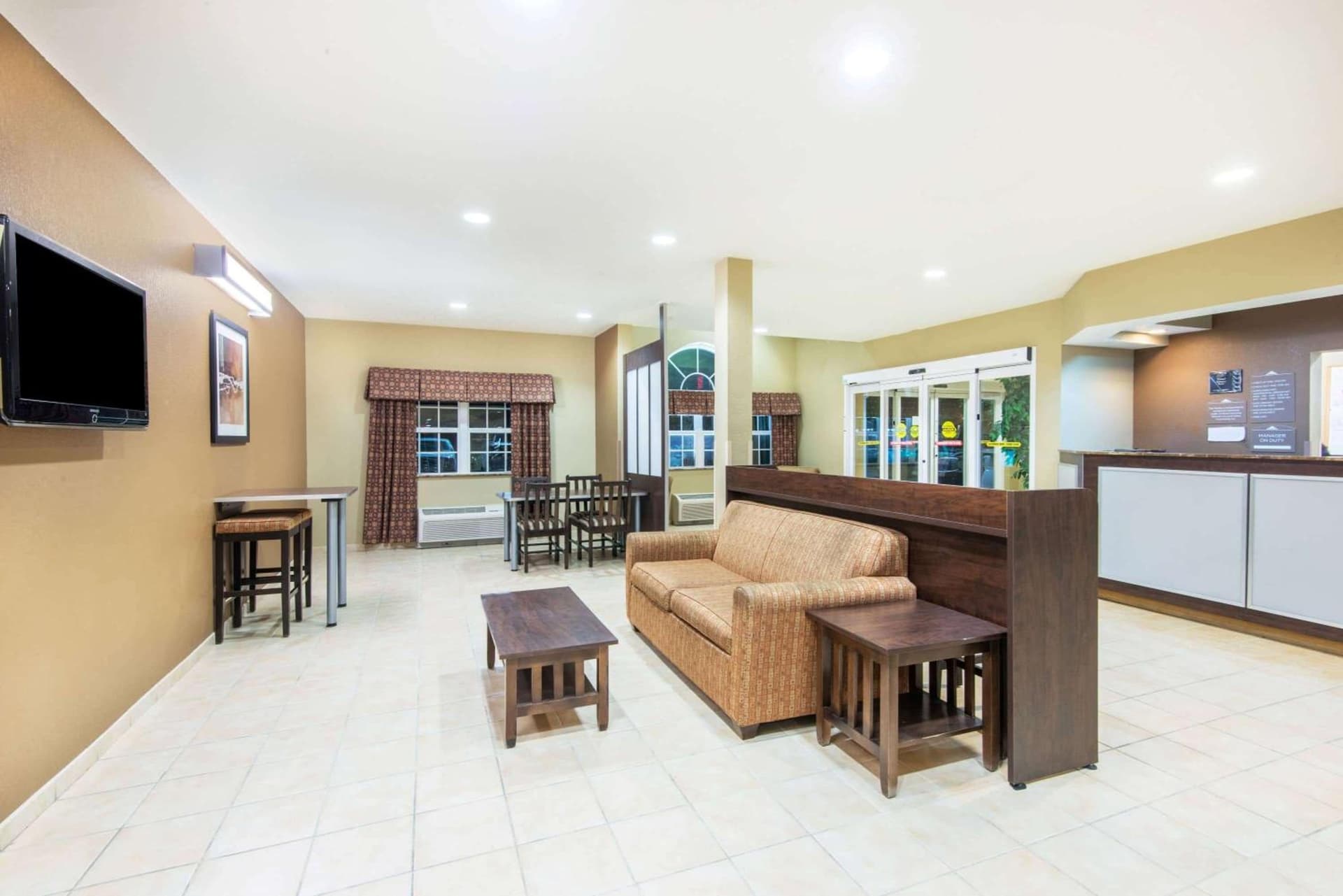 Microtel Inn & Suites by Wyndham Montgomery interior in Montgomery, AL — gallery photo 2