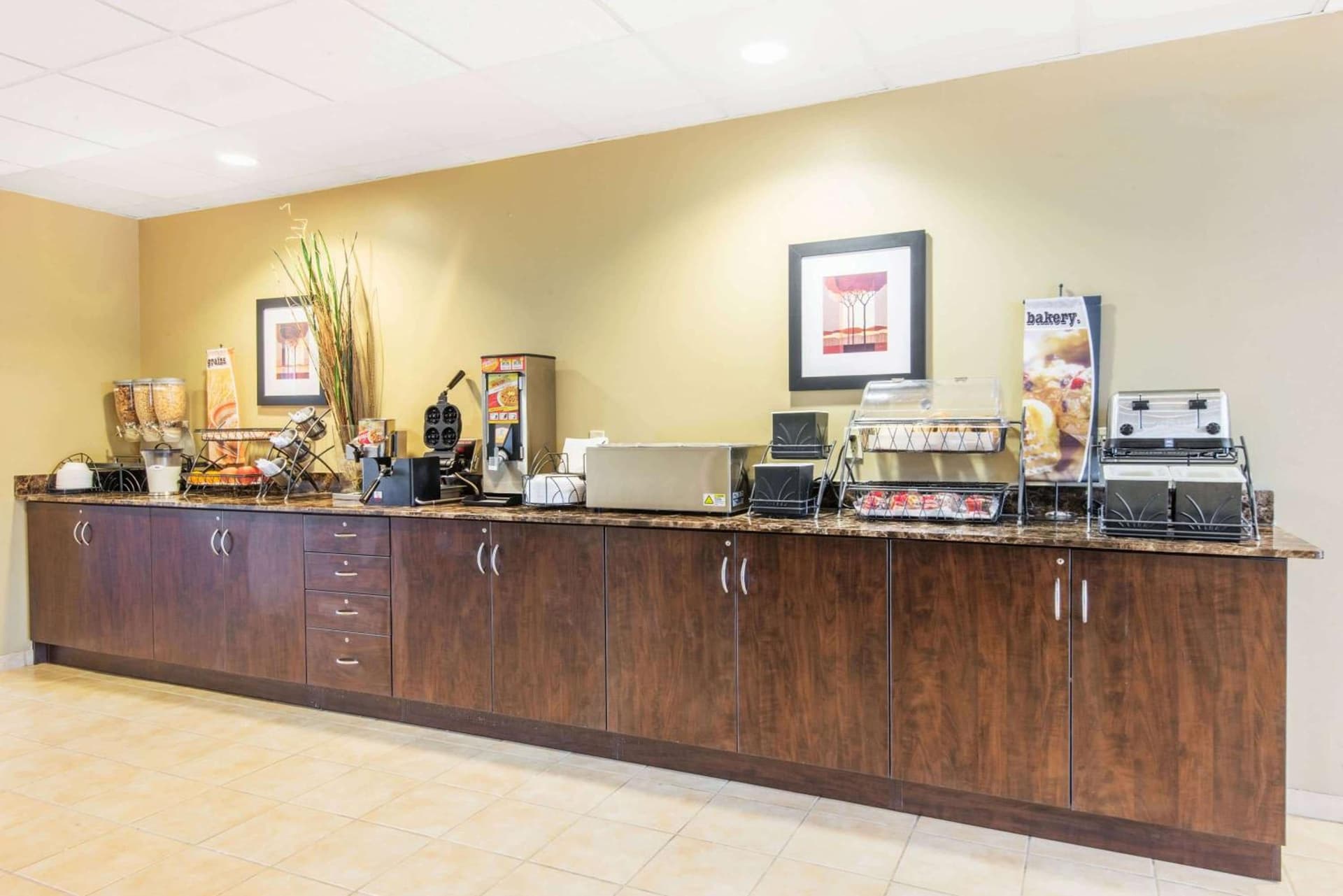 Microtel Inn & Suites by Wyndham Montgomery gallery photo in Montgomery, AL — image 4