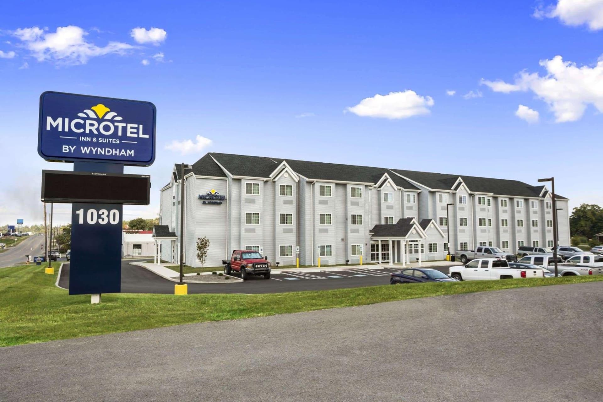 Microtel Inn and Suites Carrollton — hotel in Carrollton, Ohio