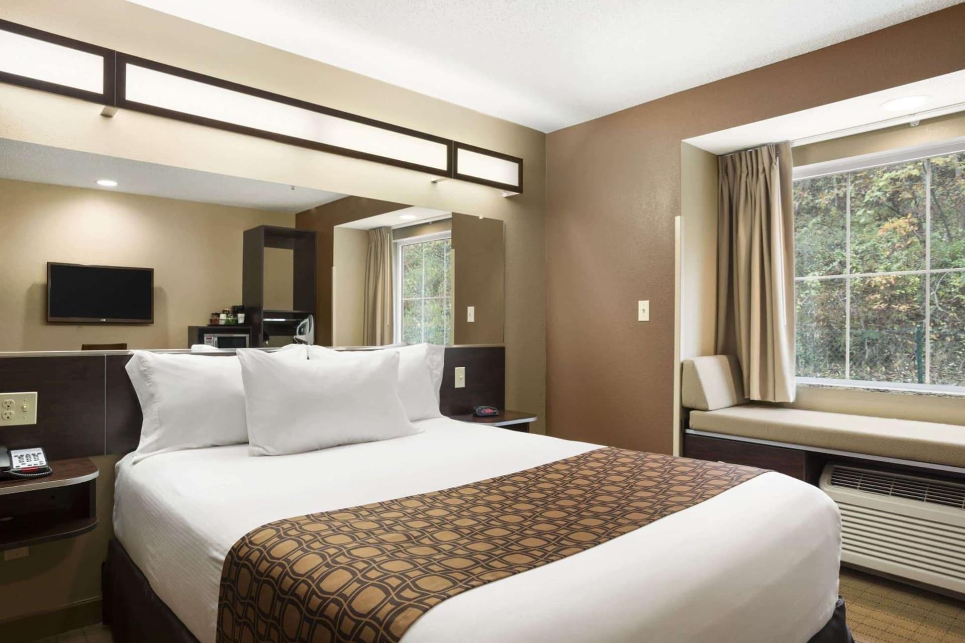 Microtel Inn & Suites by Wyndham Cambridge gallery photo in Cambridge, OH — image 24